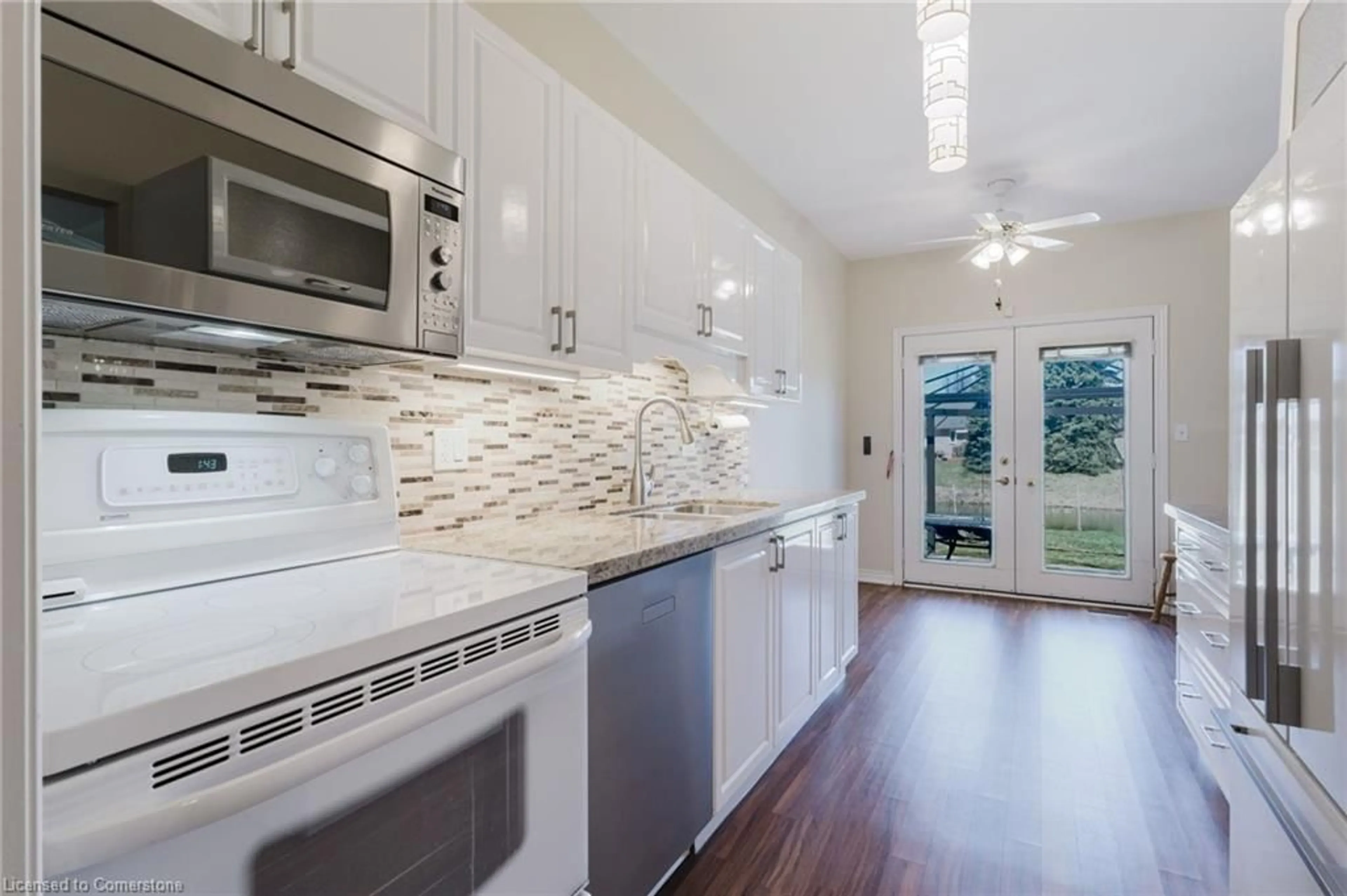 Open concept kitchen, ceramic/tile floor for 44 Bluelagoon Dr, Glanbrook Ontario L0R 1W0
