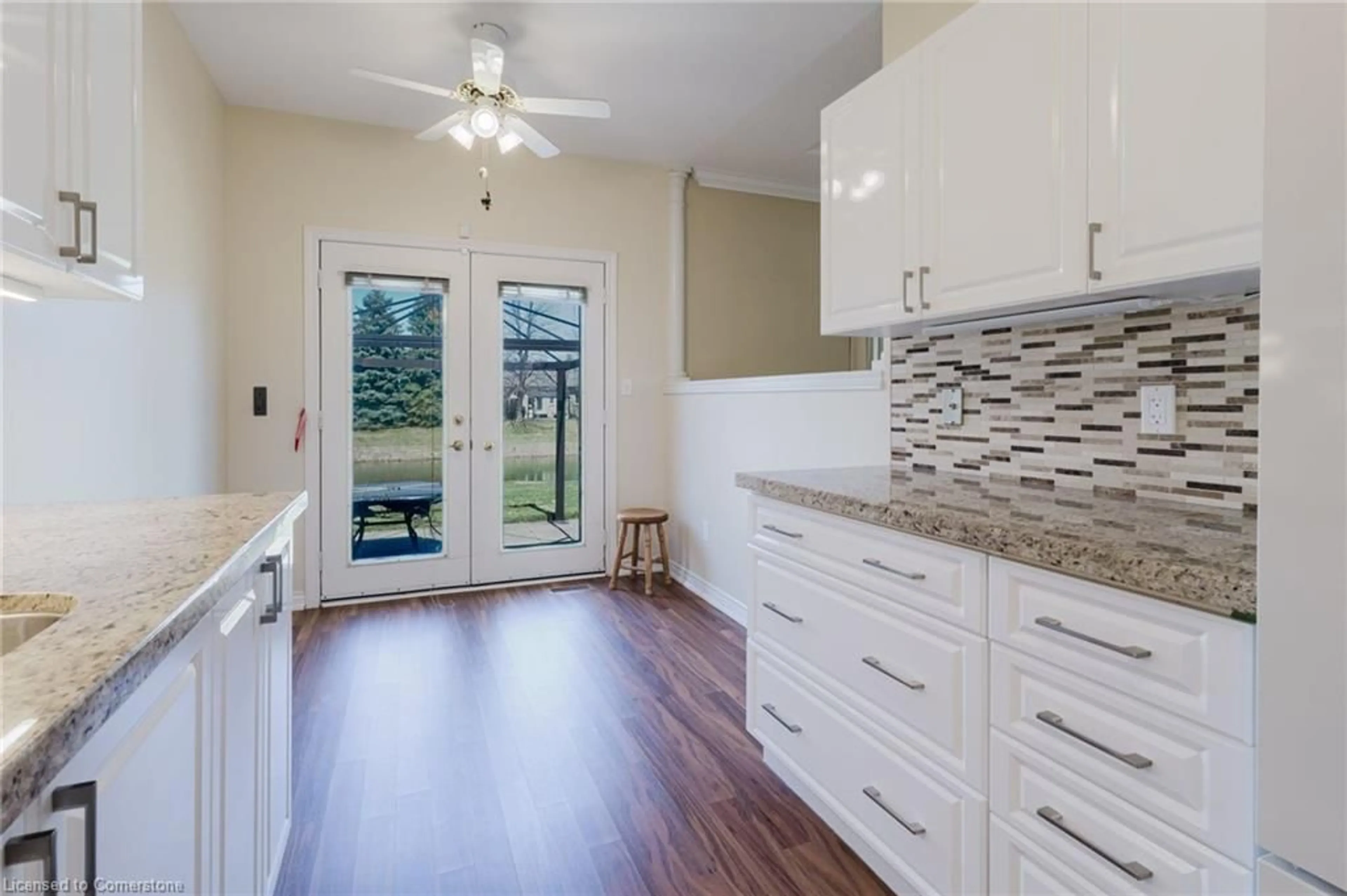 Open concept kitchen, unknown for 44 Bluelagoon Dr, Glanbrook Ontario L0R 1W0