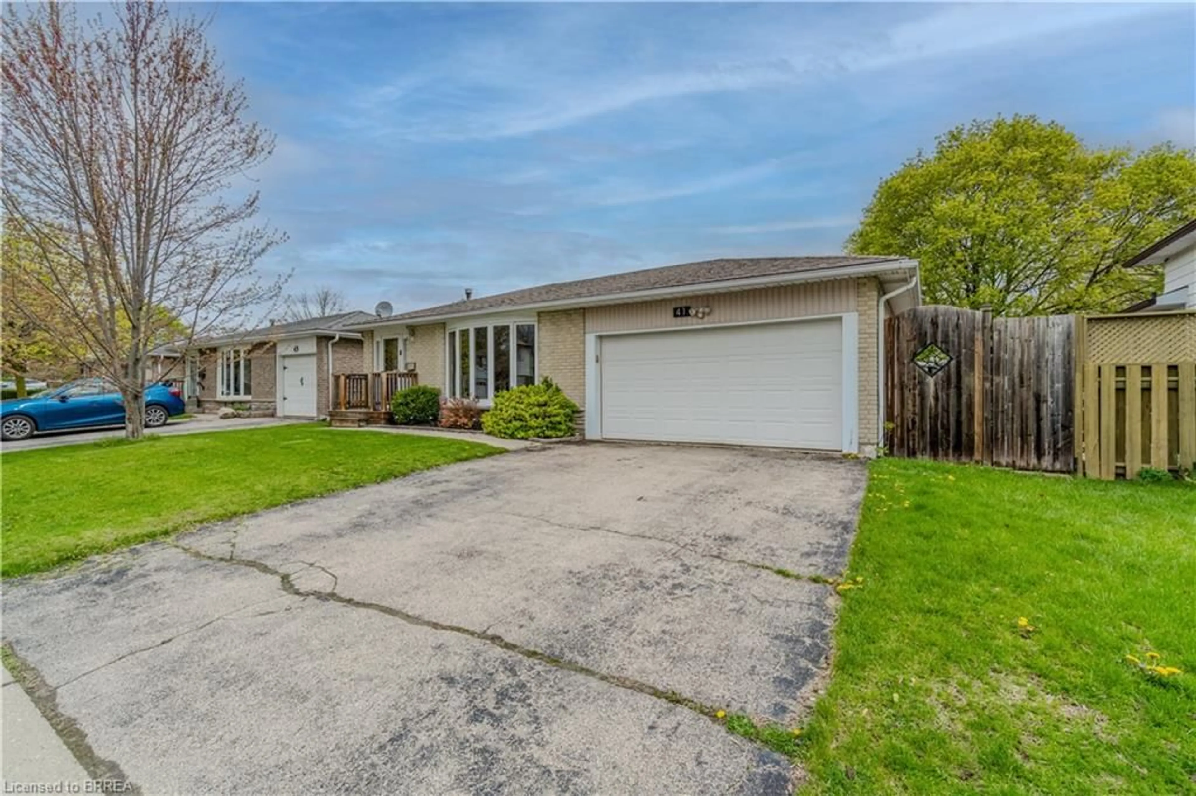 A pic from outside/outdoor area/front of a property/back of a property/a pic from drone, street for 41 Forest Dr, Paris Ontario N3L 3M1