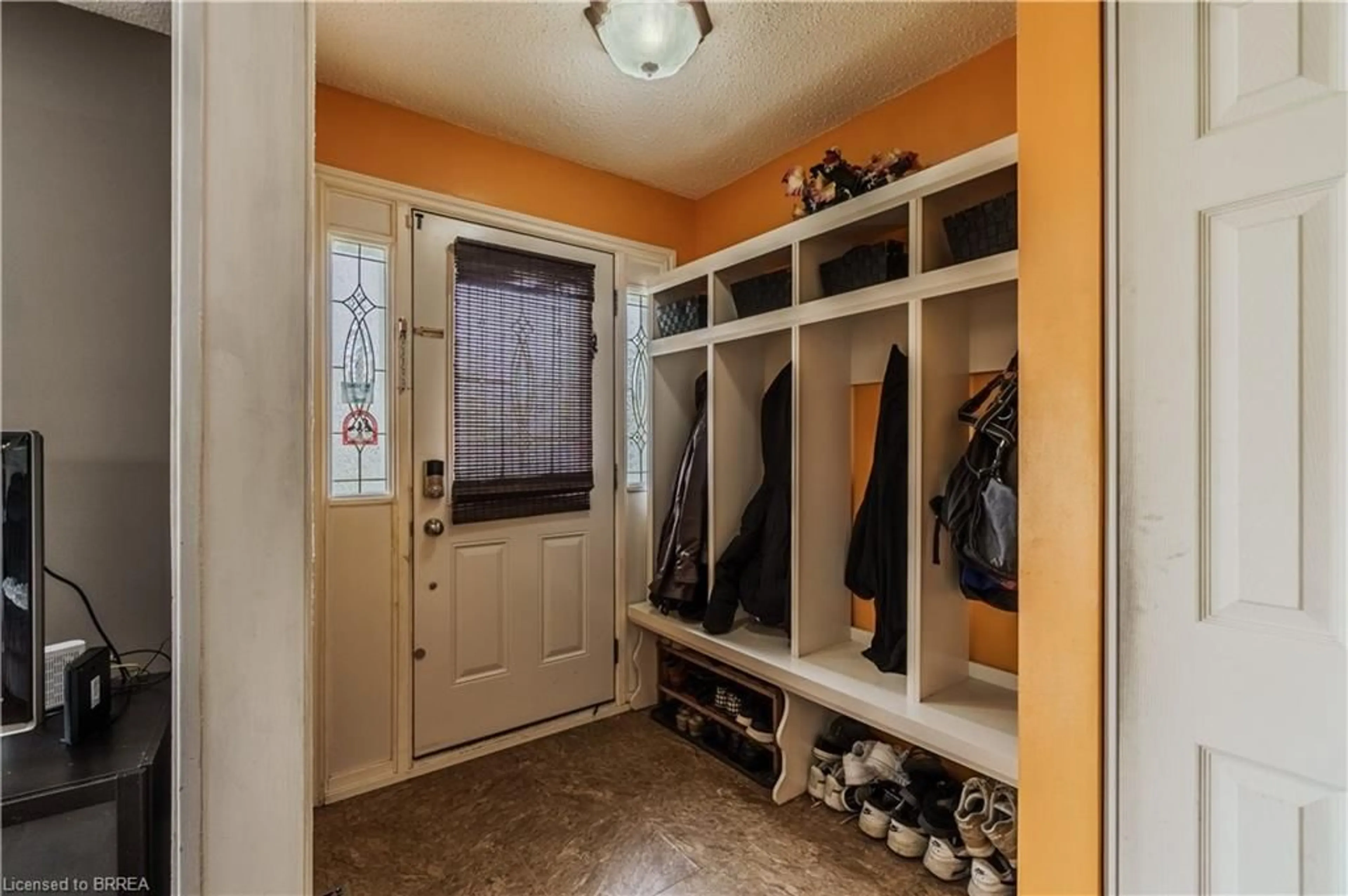 Indoor entryway for 41 Forest Dr, Paris Ontario N3L 3M1
