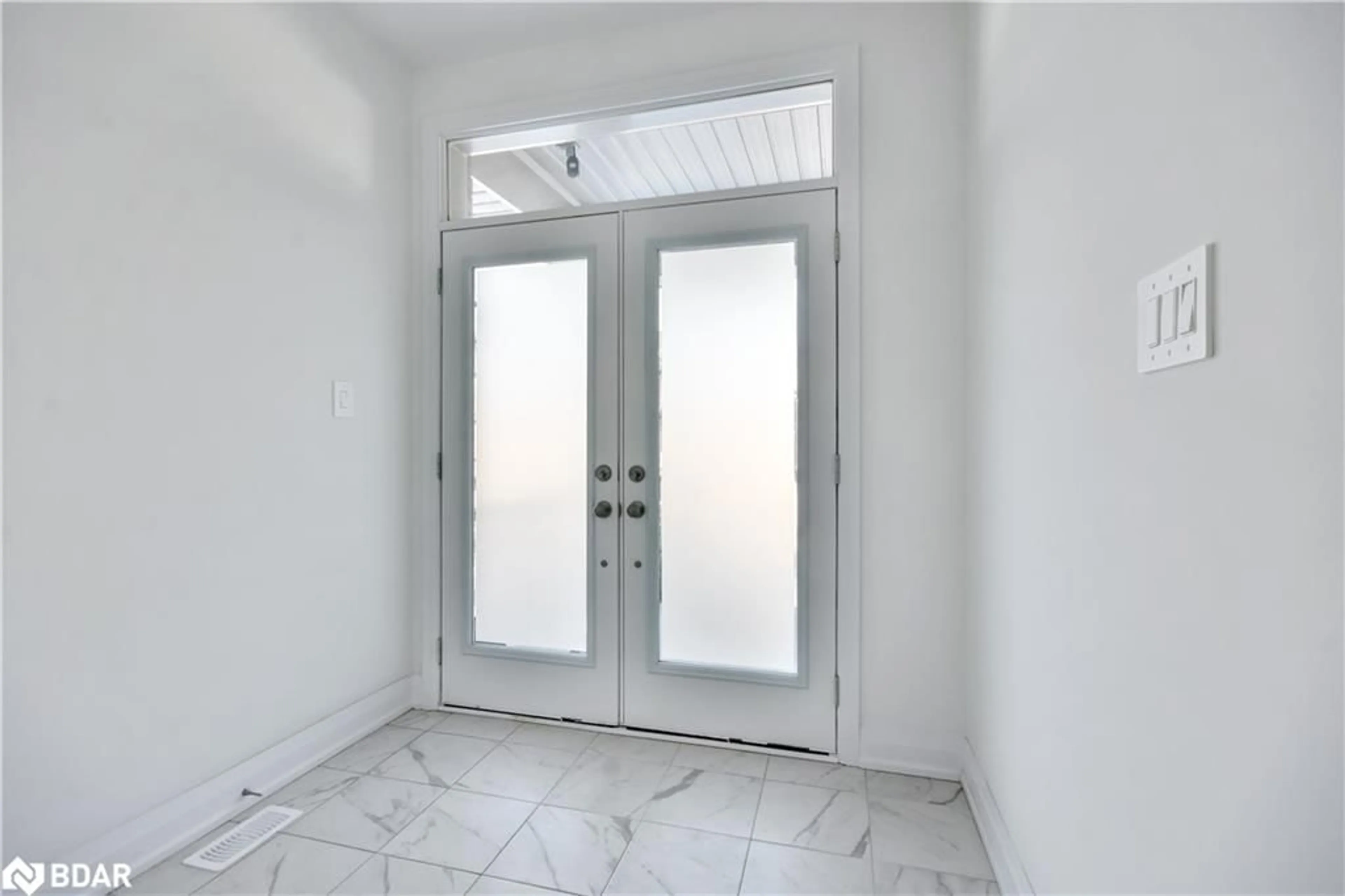 Indoor entryway for 130 Franklin Trail, Barrie Ontario L9J 0J2