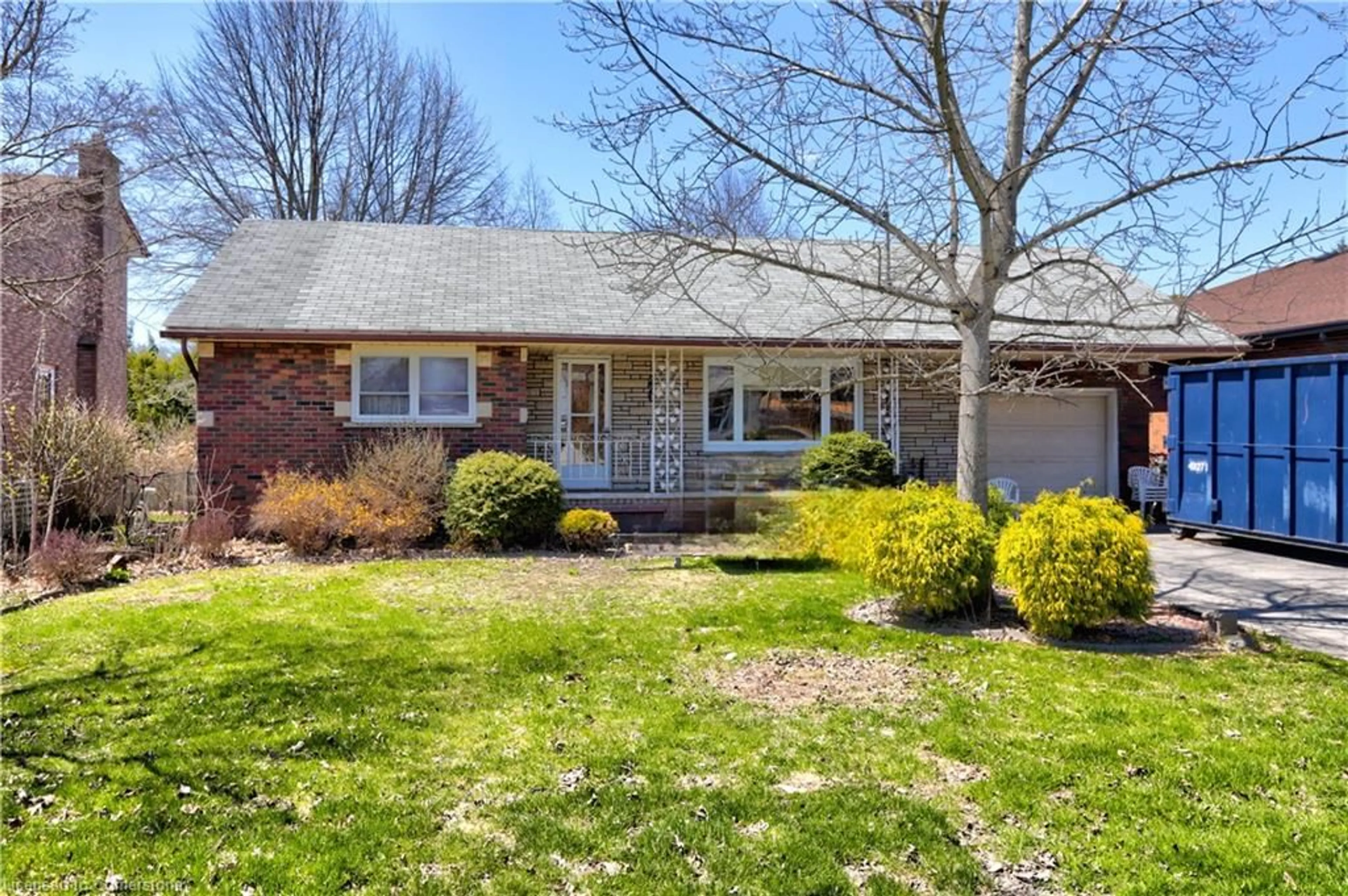 Home with brick exterior material, street for 220 Washington St, Waterford Ontario N0E 1Y0