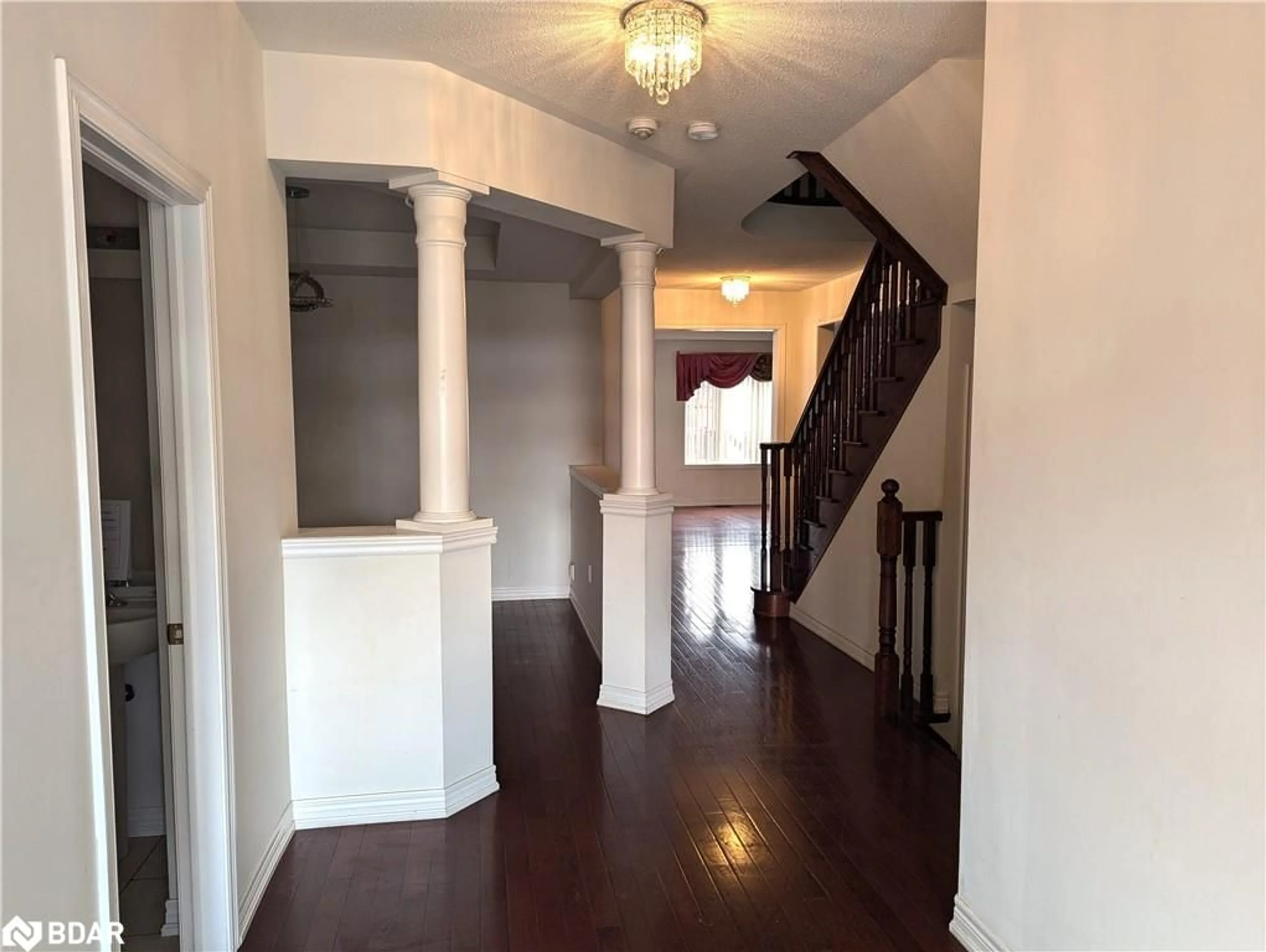 Indoor foyer for 98 Gold Park Gate, Angus Ontario L3W 0B6
