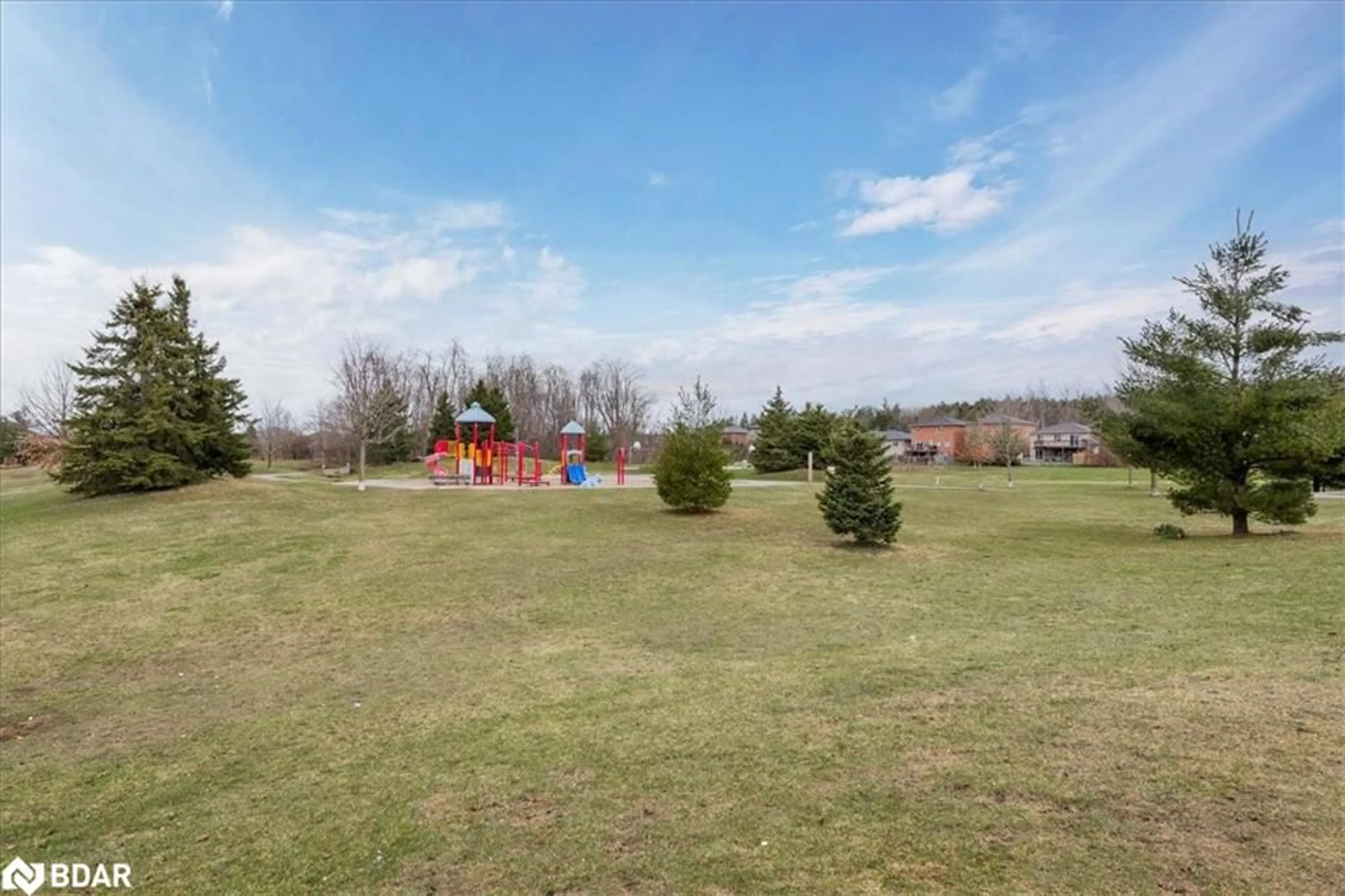 A pic from outside/outdoor area/front of a property/back of a property/a pic from drone, unknown for 25 Gross Dr, Barrie Ontario L4N 0R6