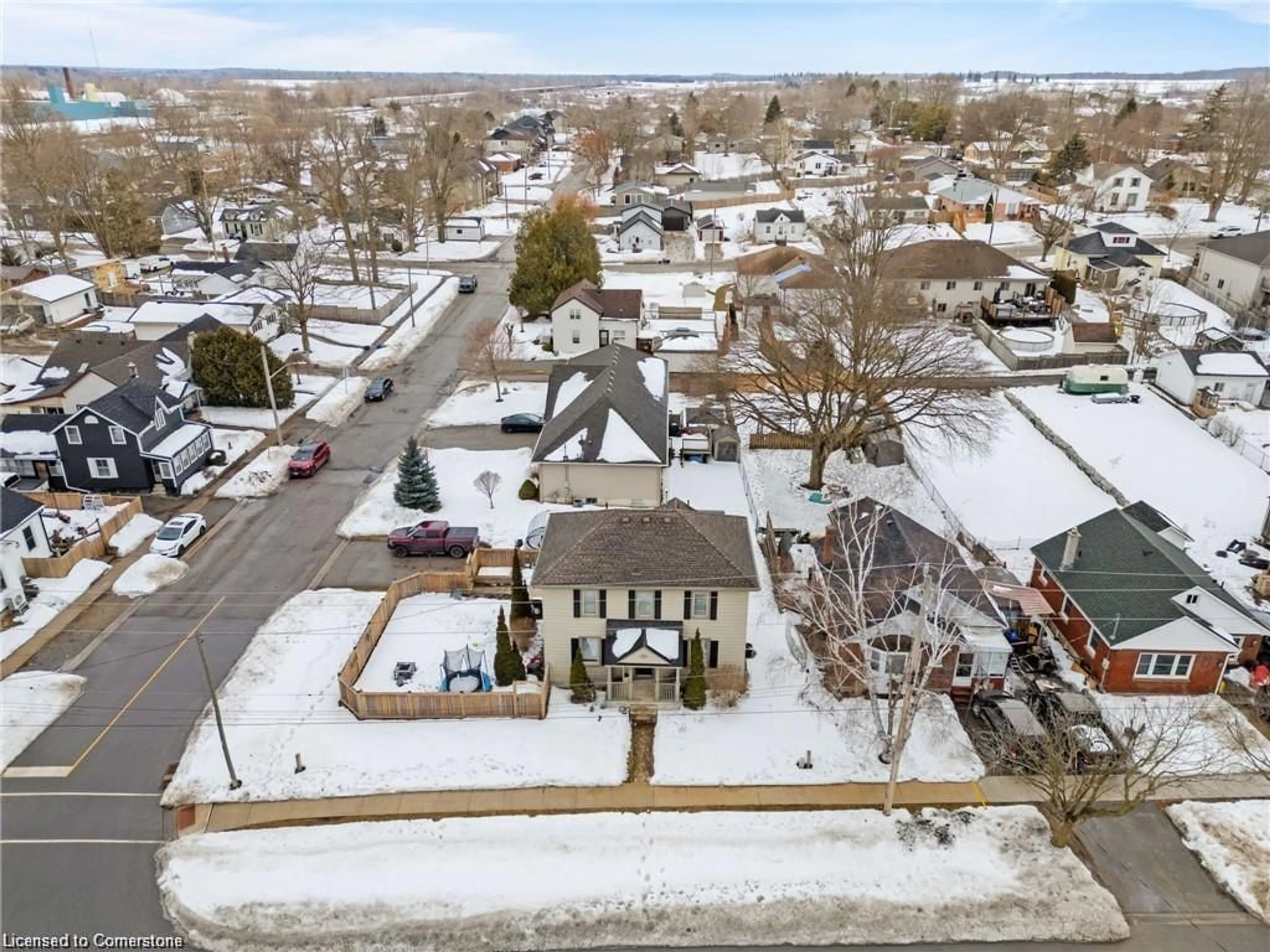A pic from outside/outdoor area/front of a property/back of a property/a pic from drone, street for 28 Market St, Paris Ontario N3L 3A8