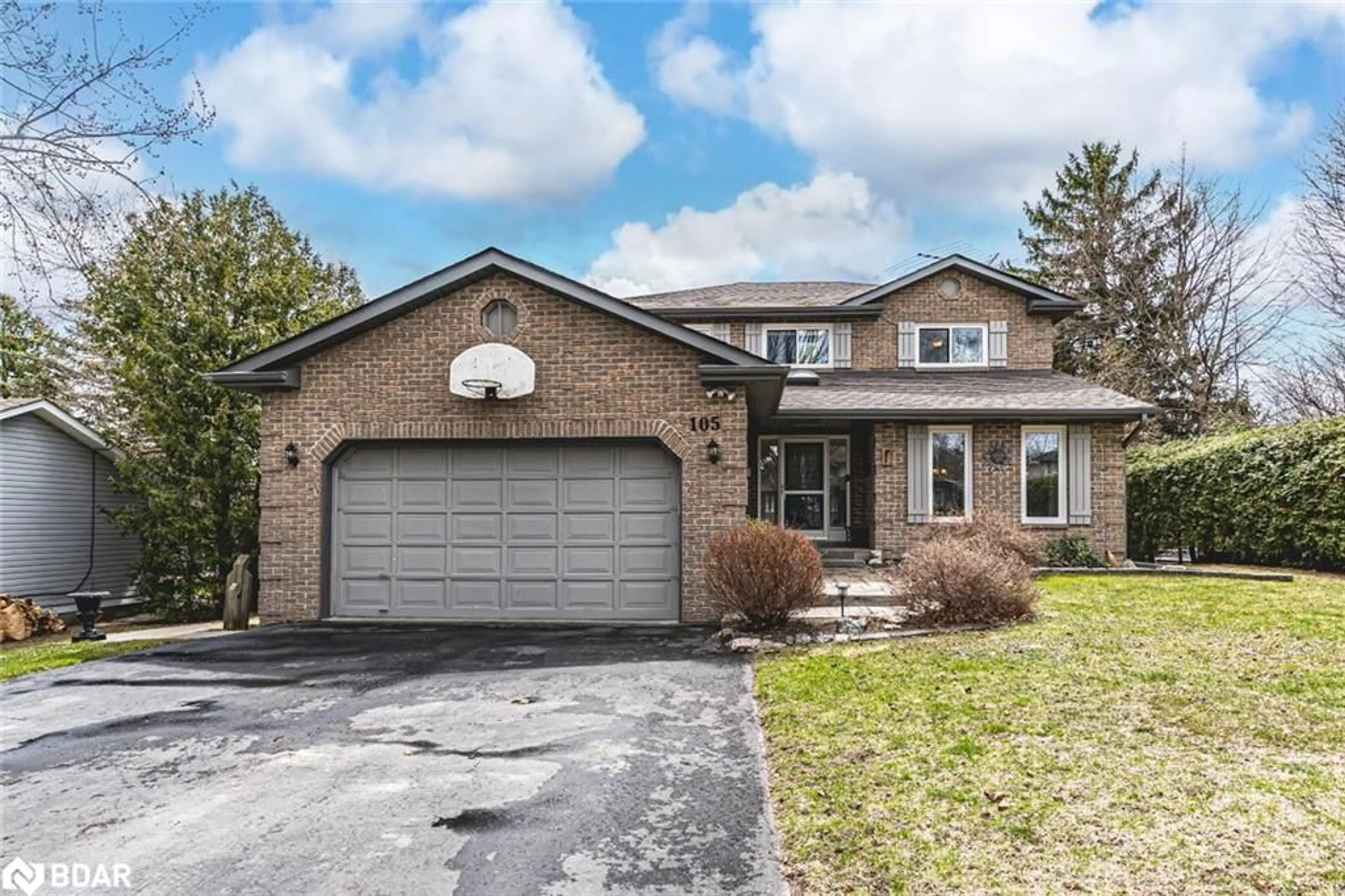 Home with brick exterior material, street for 105 Broadview Ave, Whitby Ontario L1N 2G6