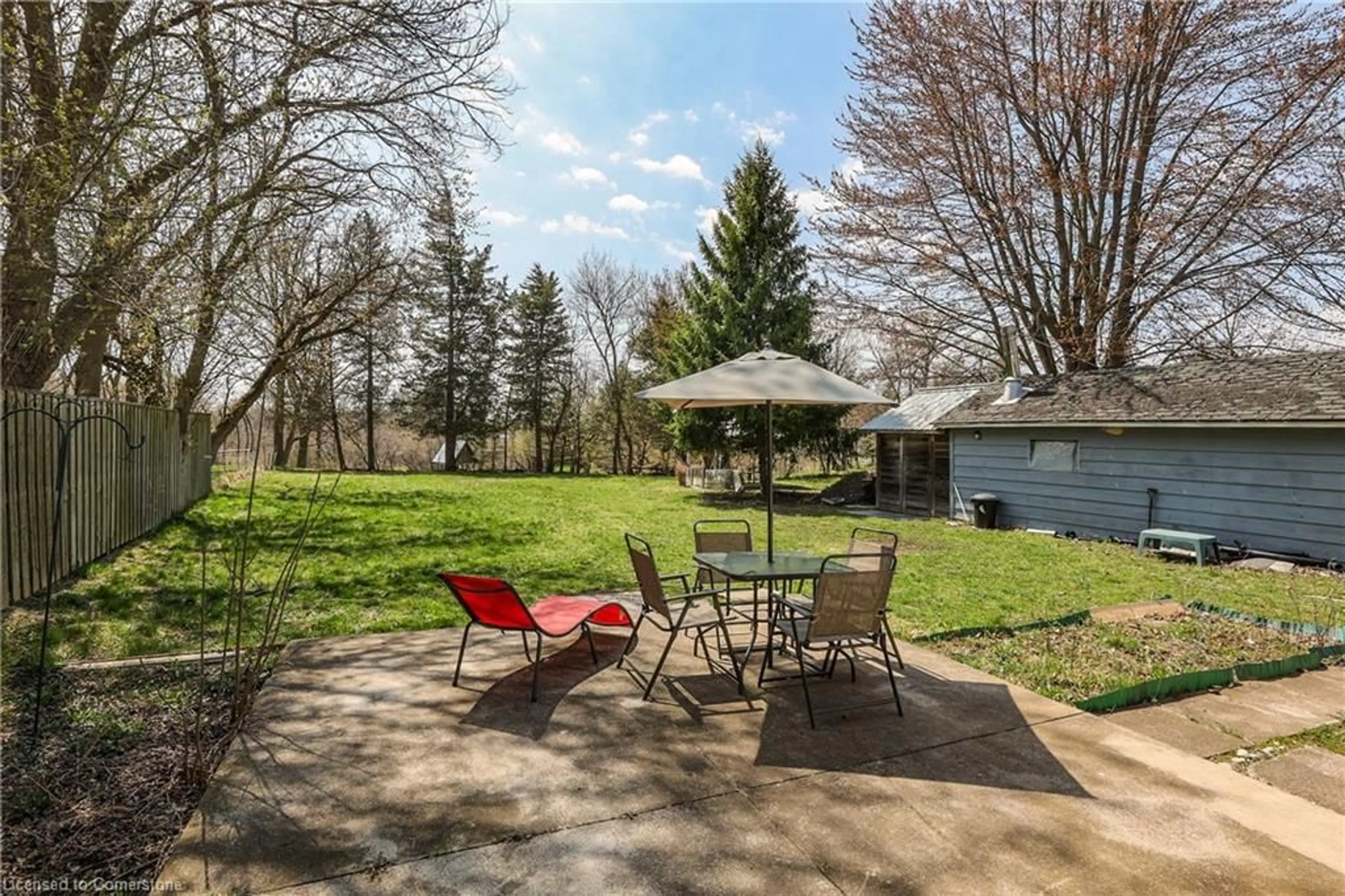 Patio, unknown for 230 St Catharines St, Smithville Ontario L0R 2A0
