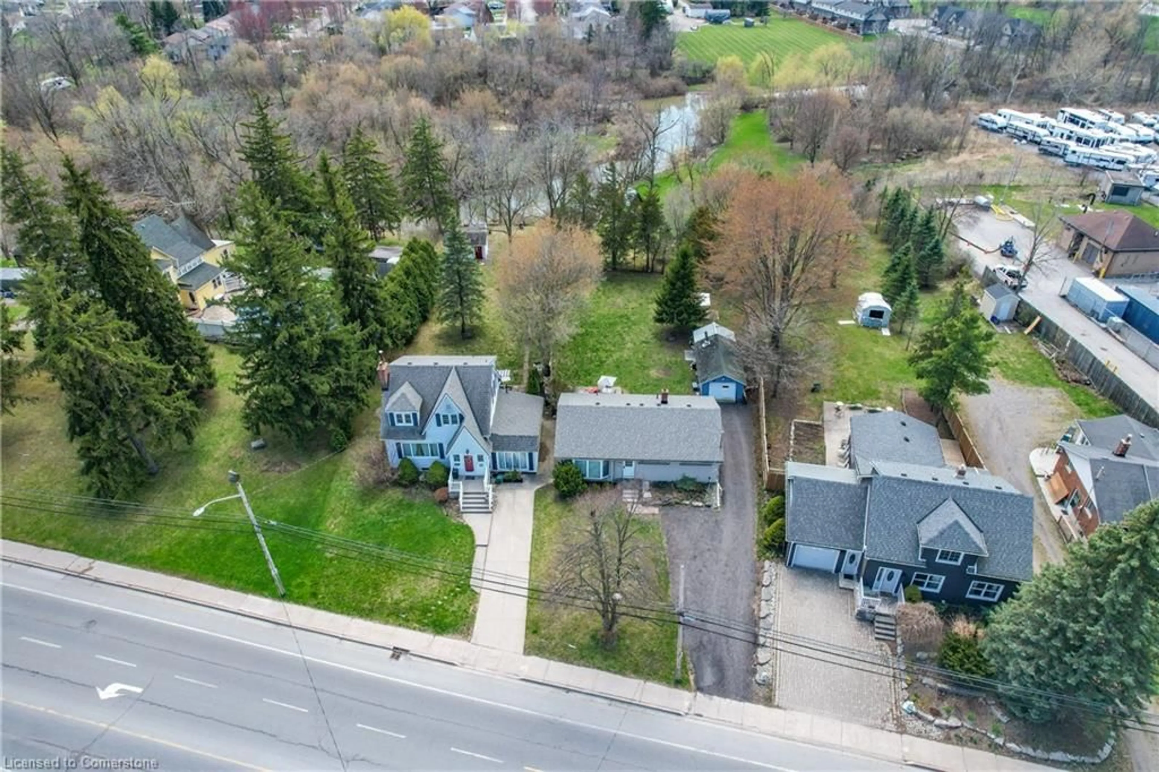 A pic from outside/outdoor area/front of a property/back of a property/a pic from drone, street for 230 St Catharines St, Smithville Ontario L0R 2A0
