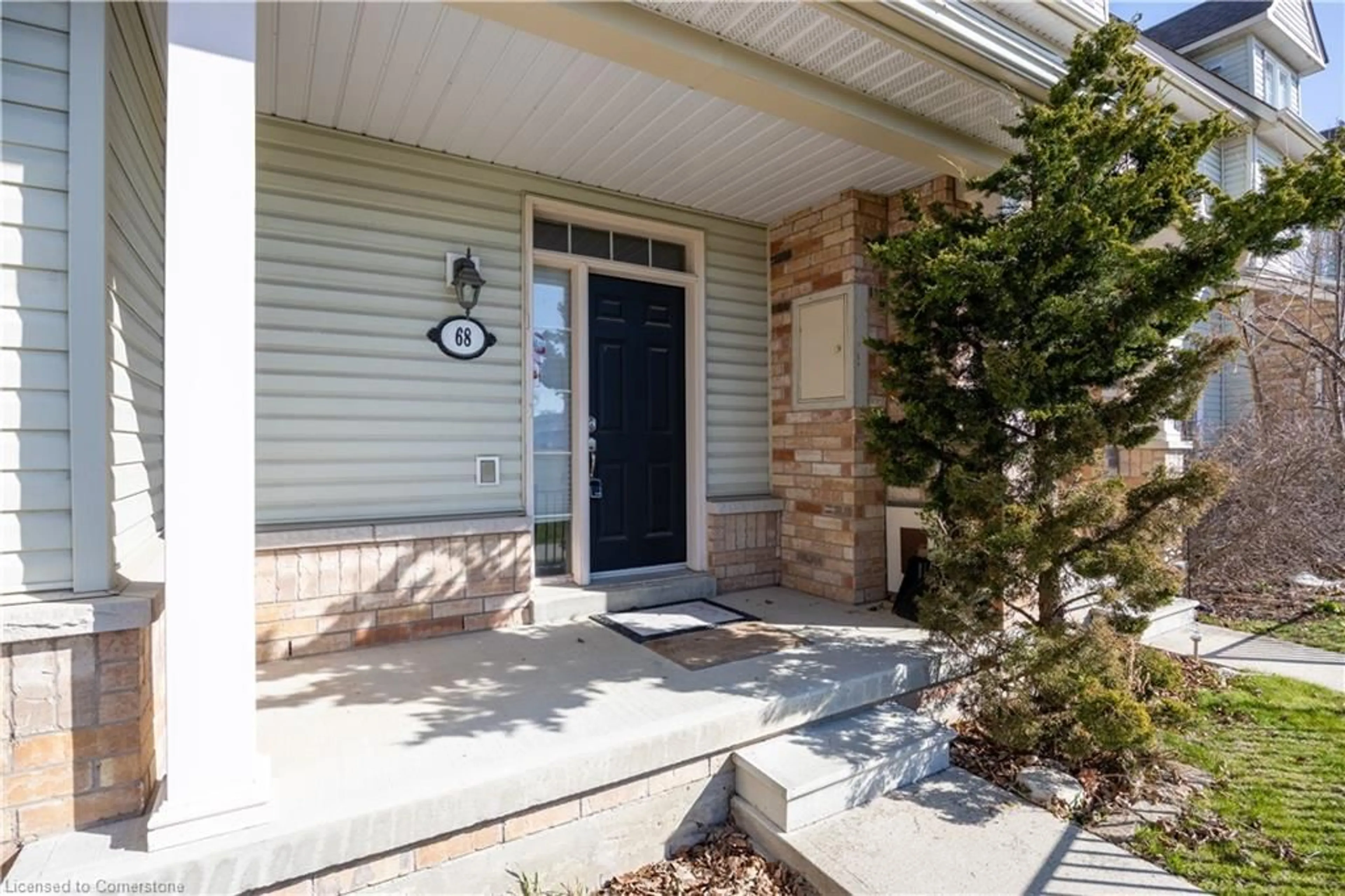 Indoor entryway for 68 Wicker Park Way, Whitby Ontario L1R 0C7