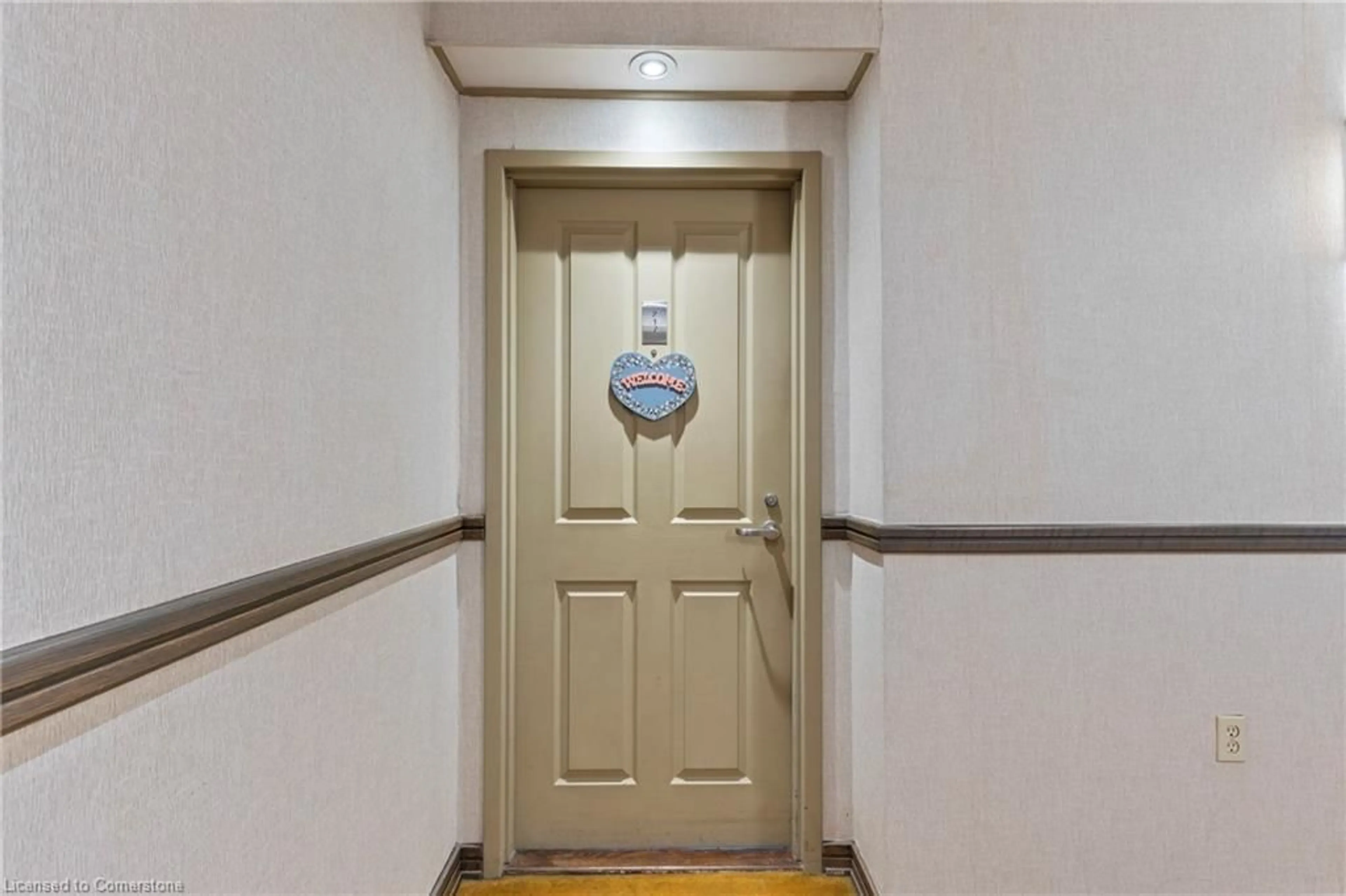 Indoor foyer for 2199 Sixth Line #217, Oakville Ontario L6H 5V3