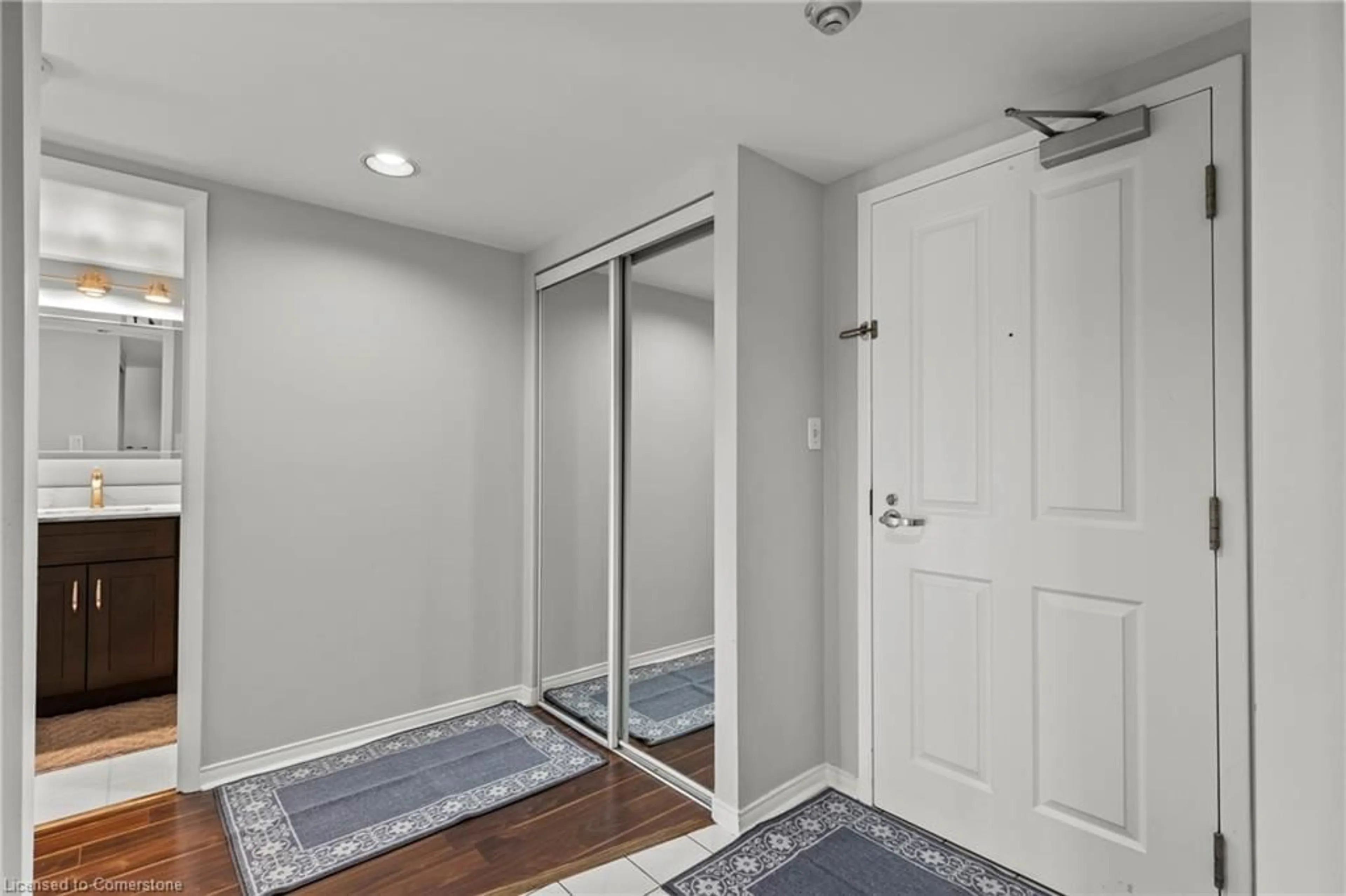 Indoor entryway for 2199 Sixth Line #217, Oakville Ontario L6H 5V3