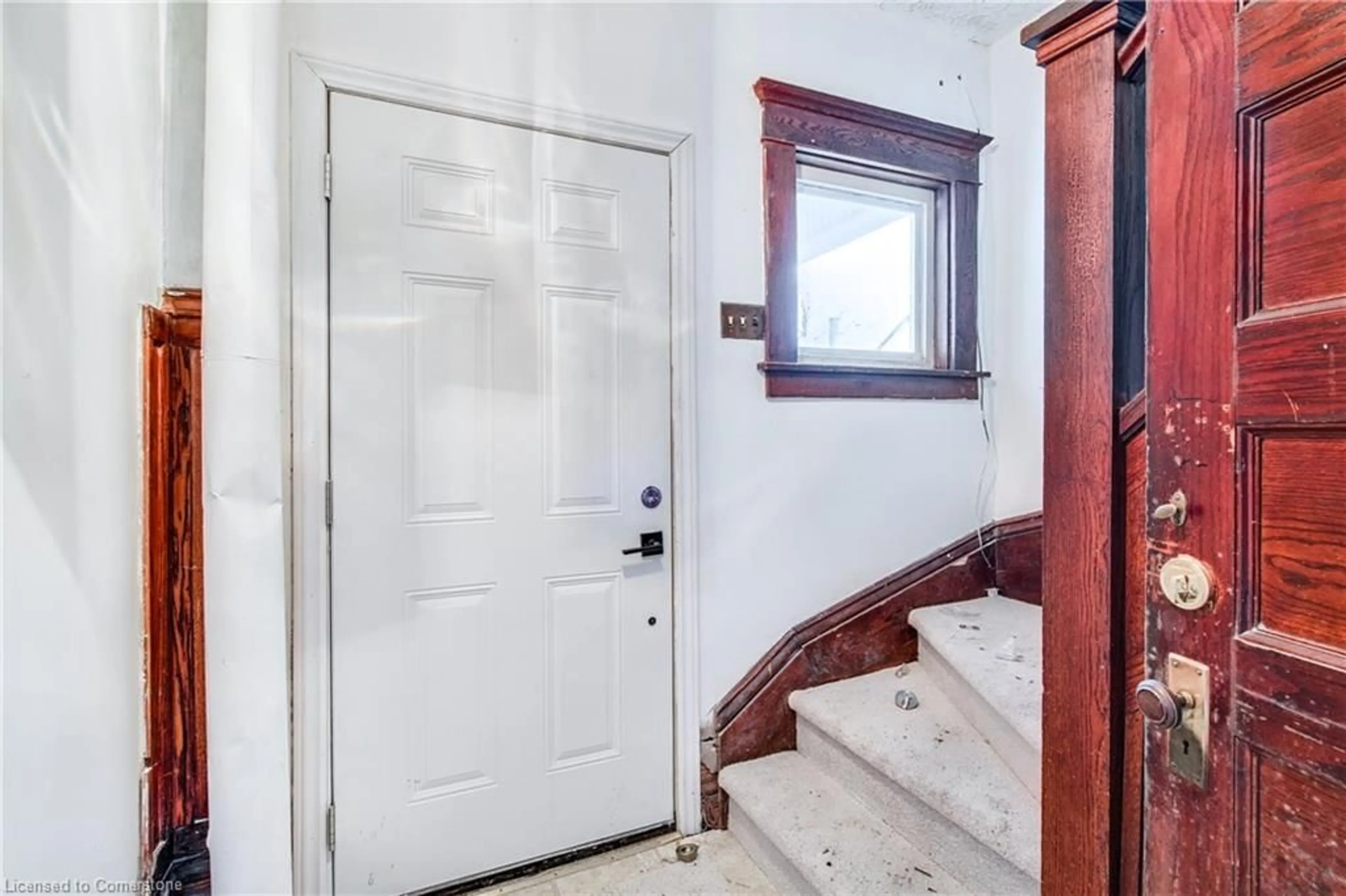 Indoor entryway for 210 Lock St, Dunneville Ontario N1A 1V2