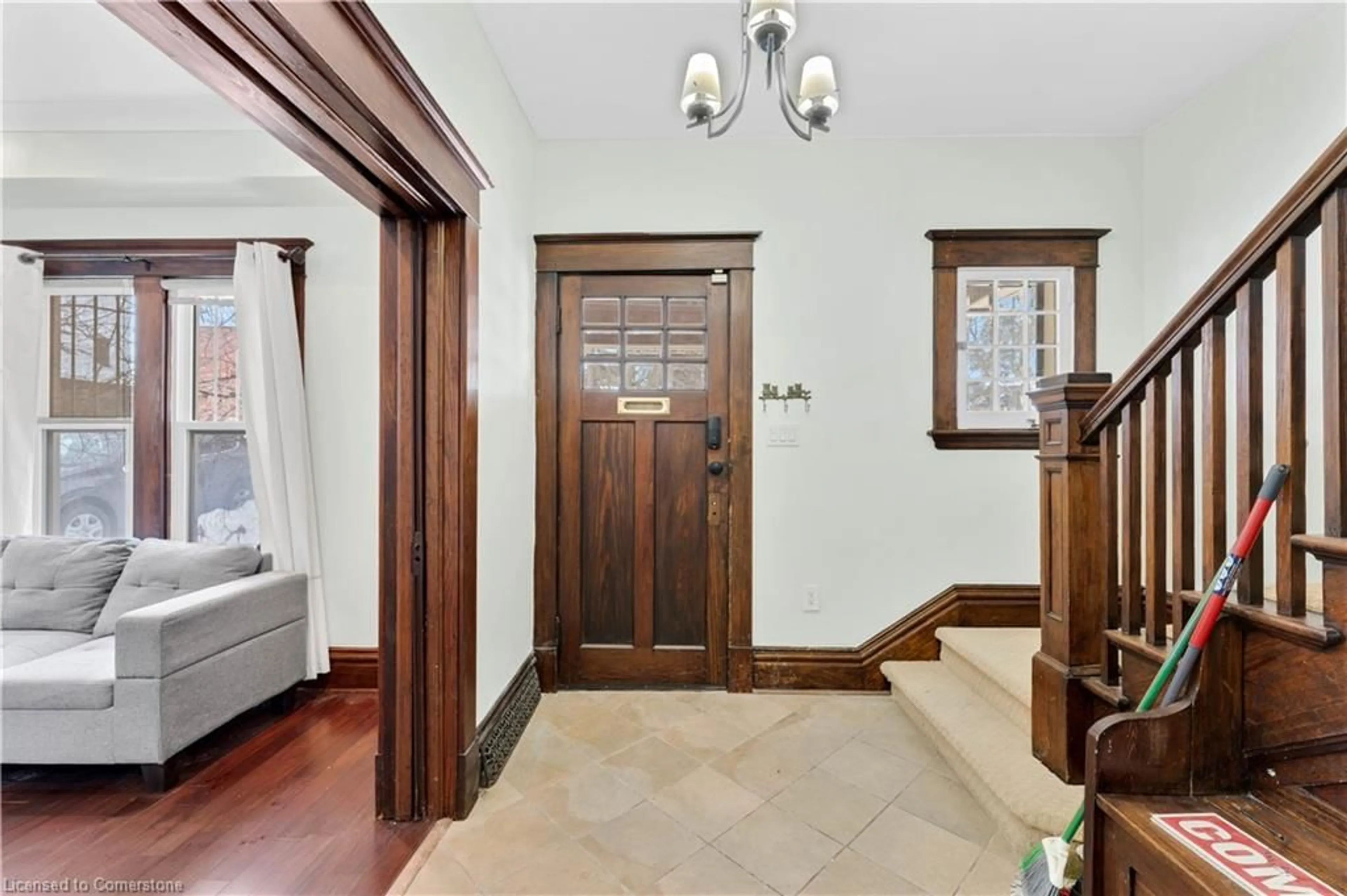 Indoor foyer for 217 Earl St, Ingersoll Ontario N5C 2X2