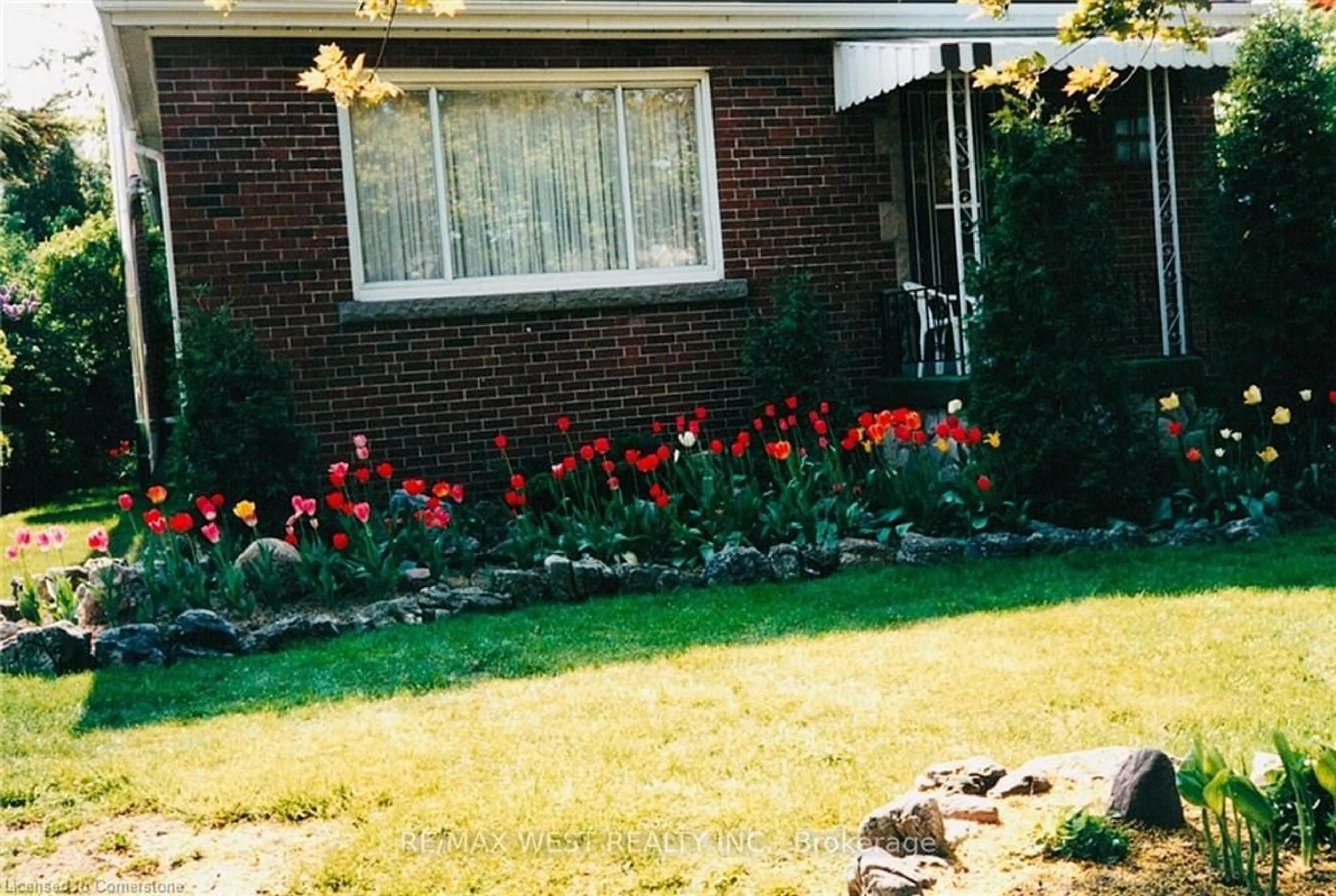 Patio, street for 204 David Ave, Hamilton Ontario L9A 3V5