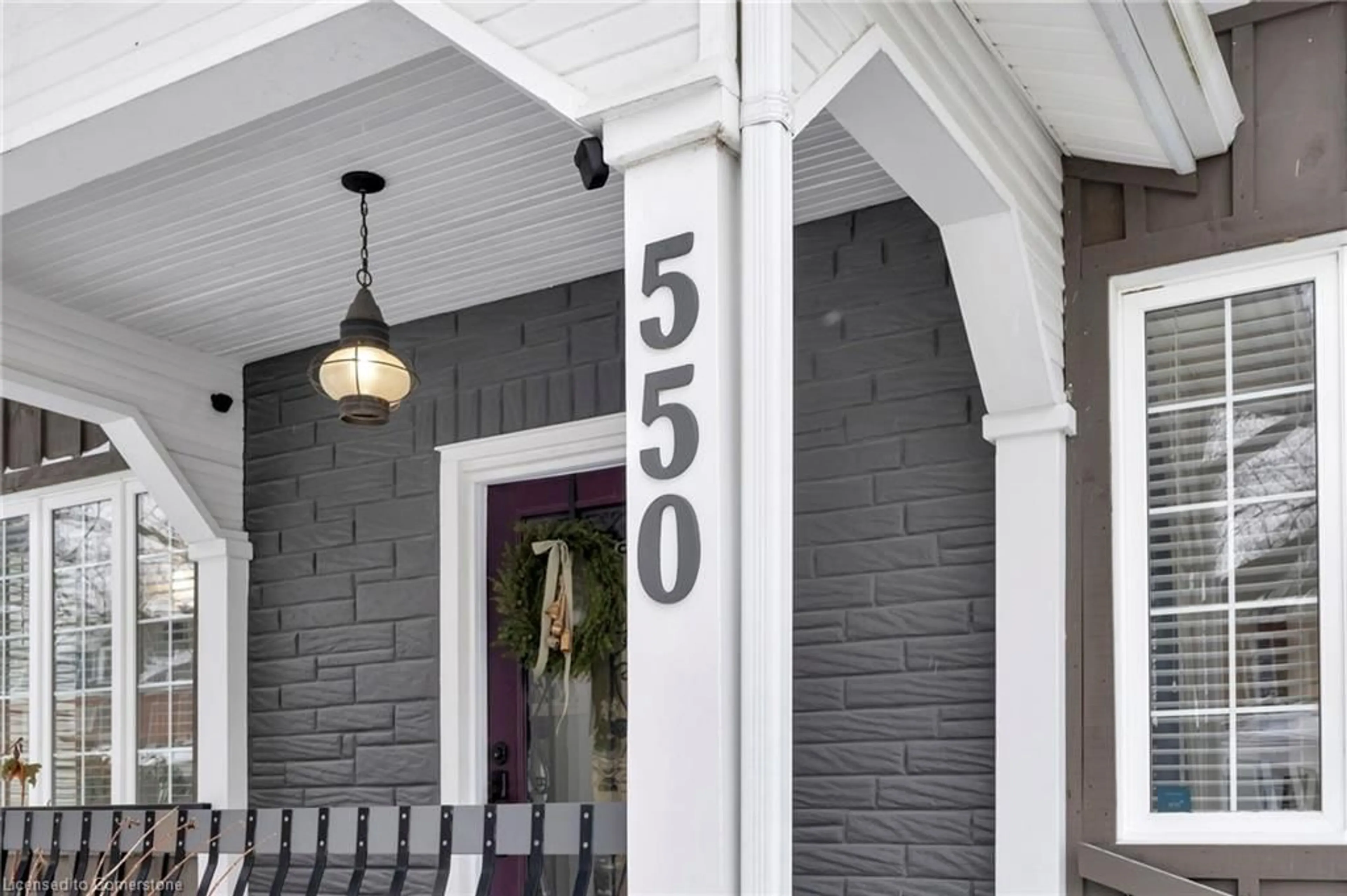 Indoor entryway for 550 King St, Woodstock Ontario N4S 1M9
