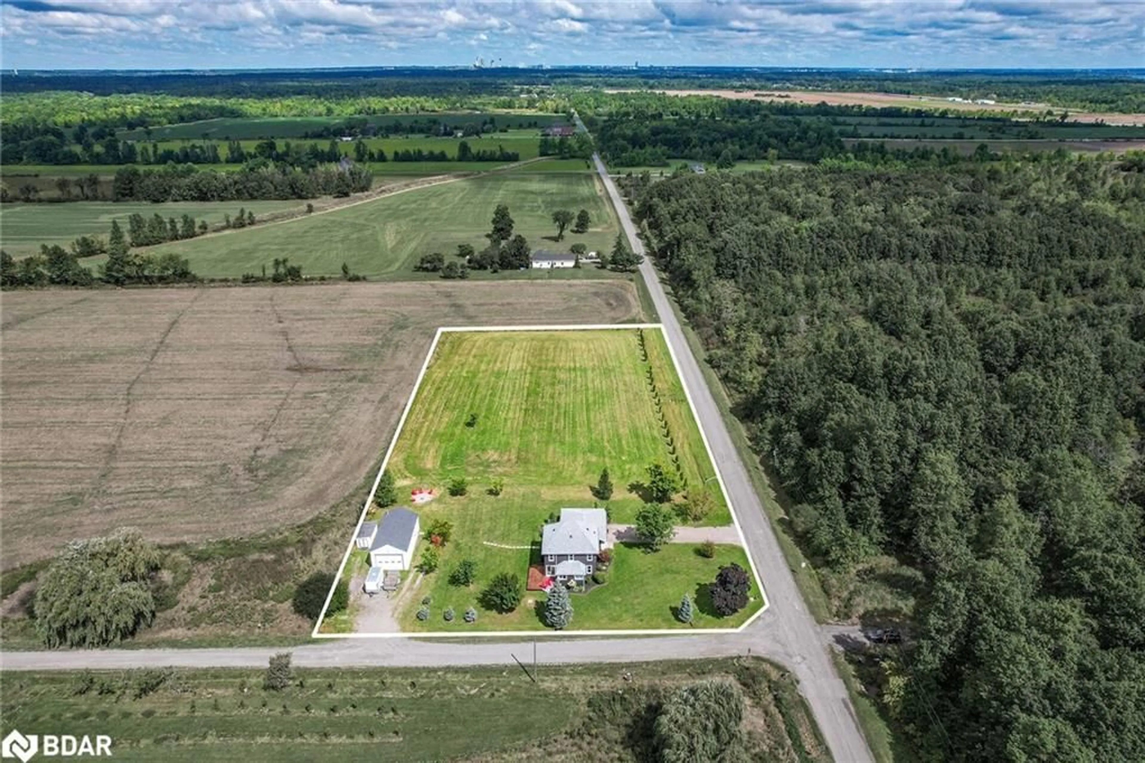 A pic from outside/outdoor area/front of a property/back of a property/a pic from drone, building for 13717 Ort Rd, Niagara Falls Ontario L2E 6S6