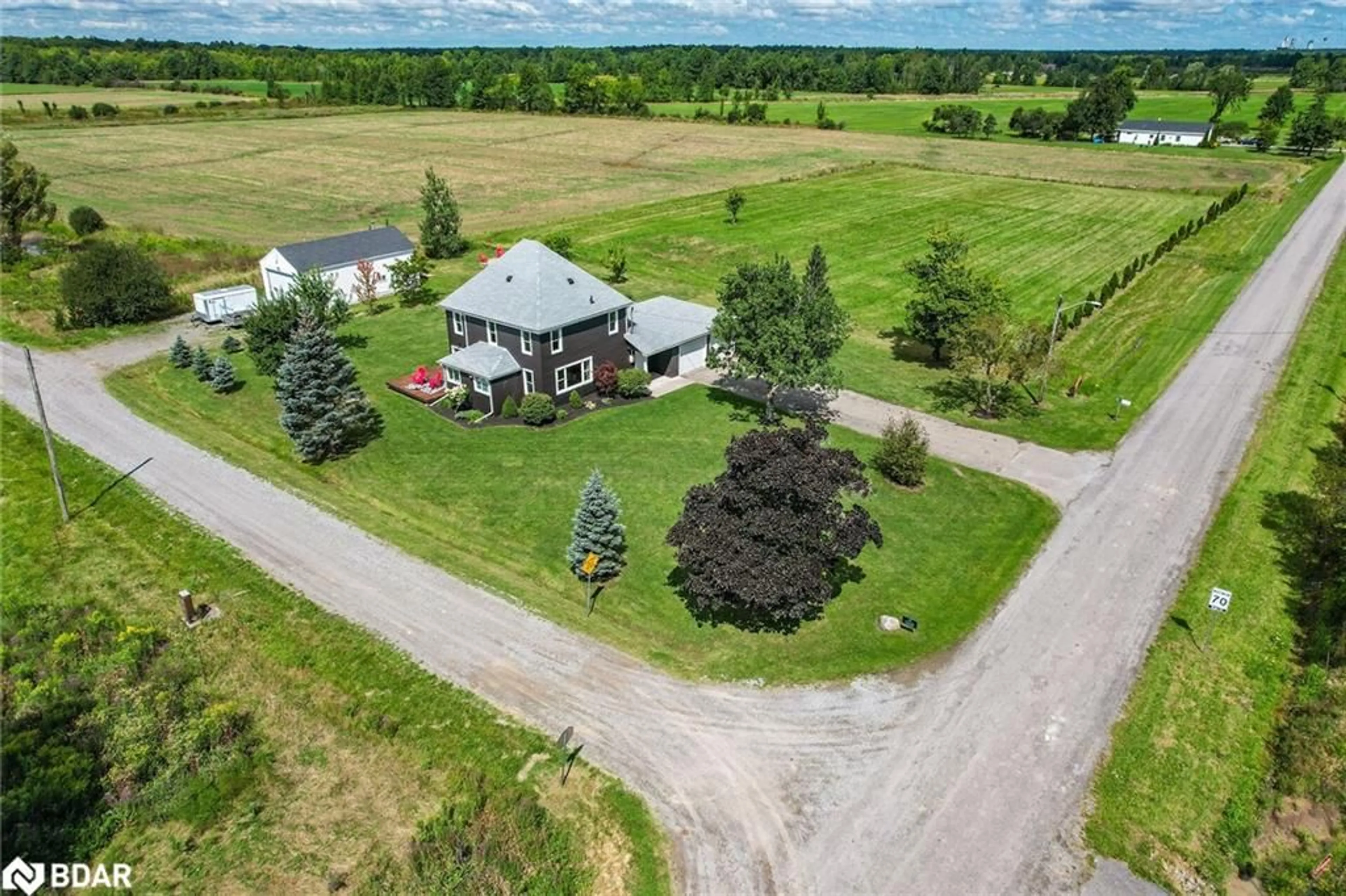 A pic from outside/outdoor area/front of a property/back of a property/a pic from drone, unknown for 13717 Ort Rd, Niagara Falls Ontario L2E 6S6