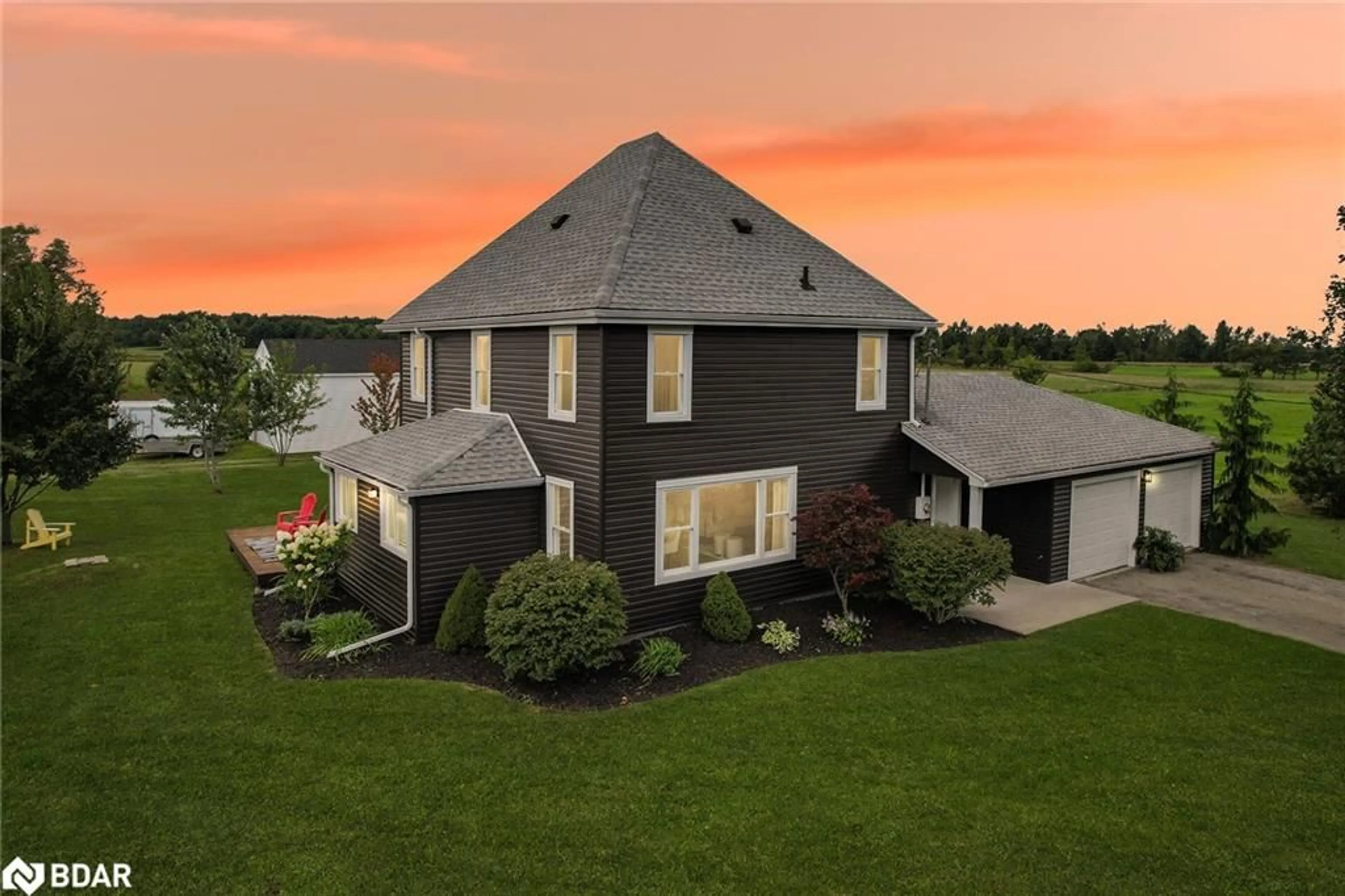 A pic from outside/outdoor area/front of a property/back of a property/a pic from drone, unknown for 13717 Ort Rd, Niagara Falls Ontario L2E 6S6