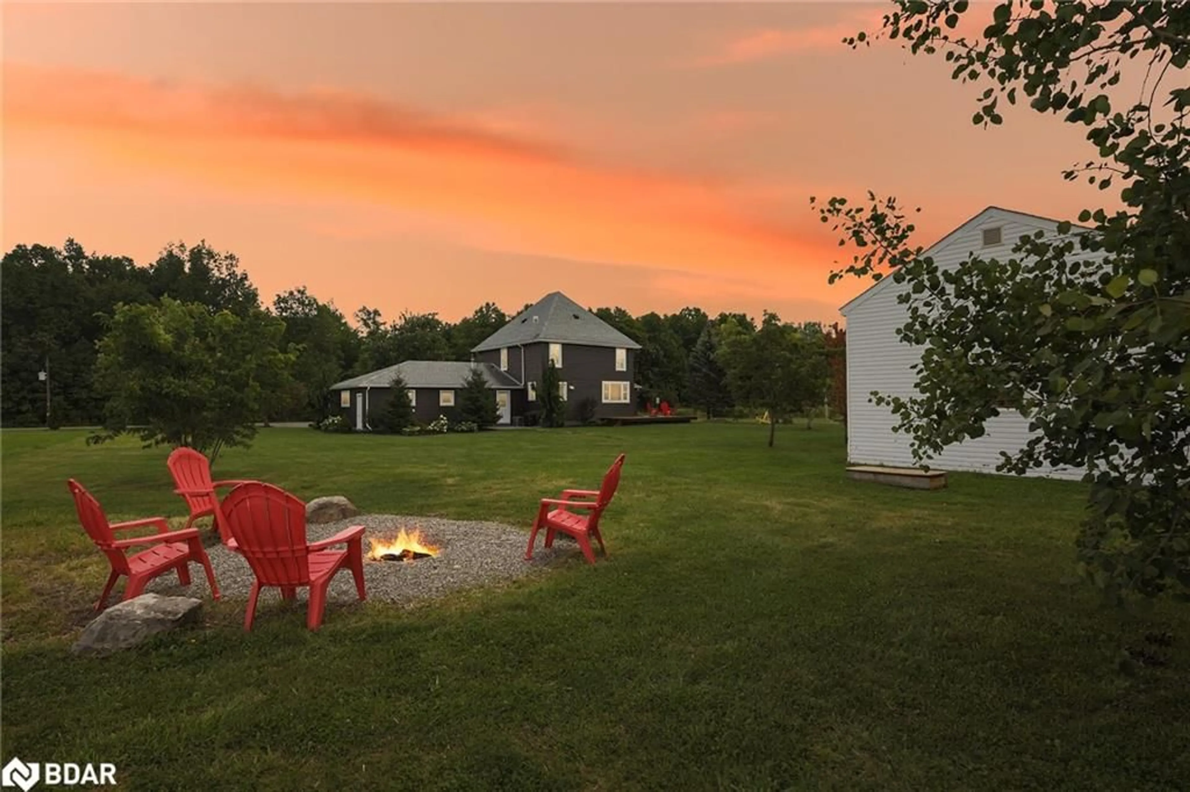 A pic from outside/outdoor area/front of a property/back of a property/a pic from drone, mountain view for 13717 Ort Rd, Niagara Falls Ontario L2E 6S6