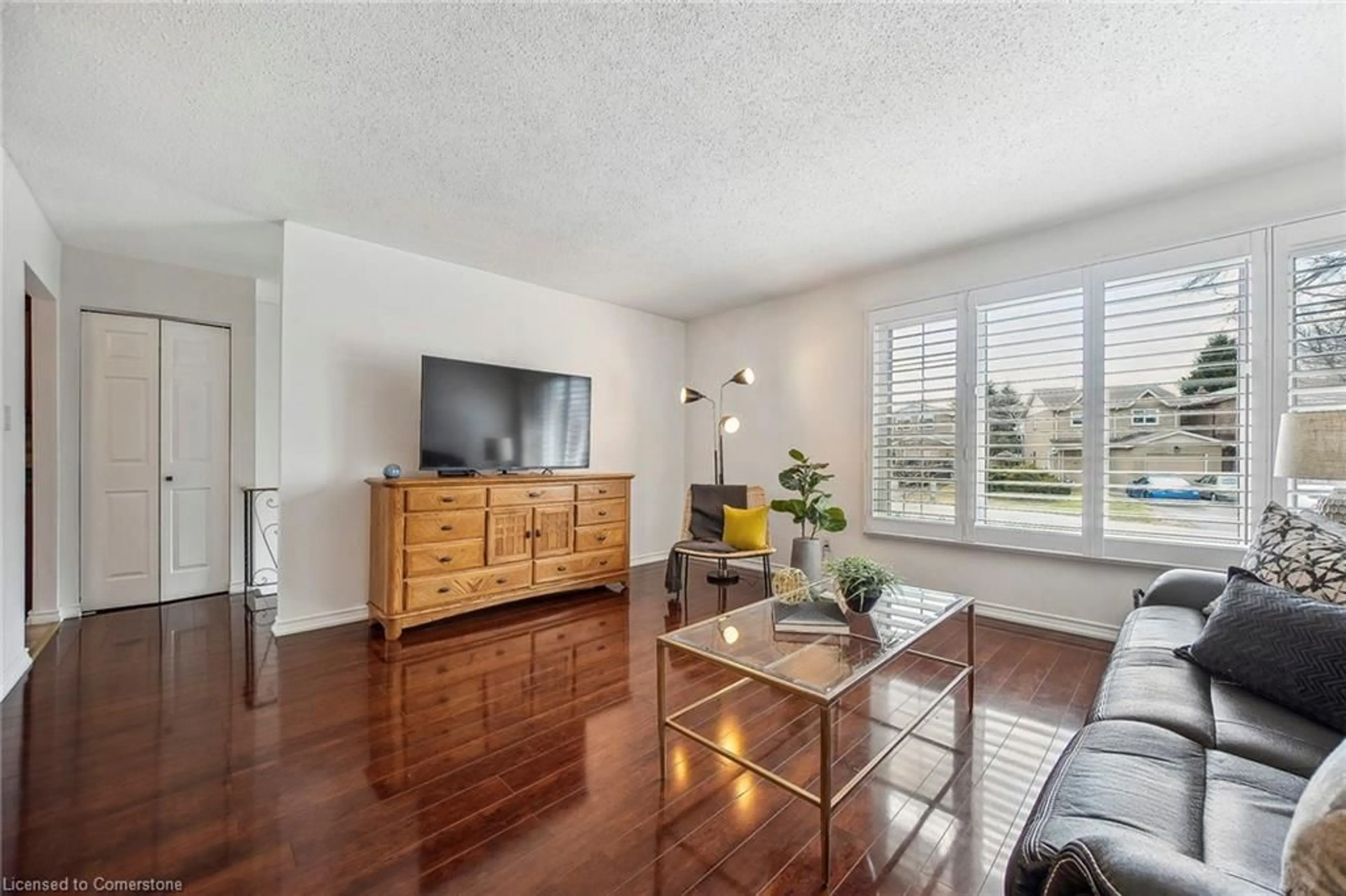 Living room with furniture, unknown for 62 Guildwood Dr, Hamilton Ontario L9C 6S4