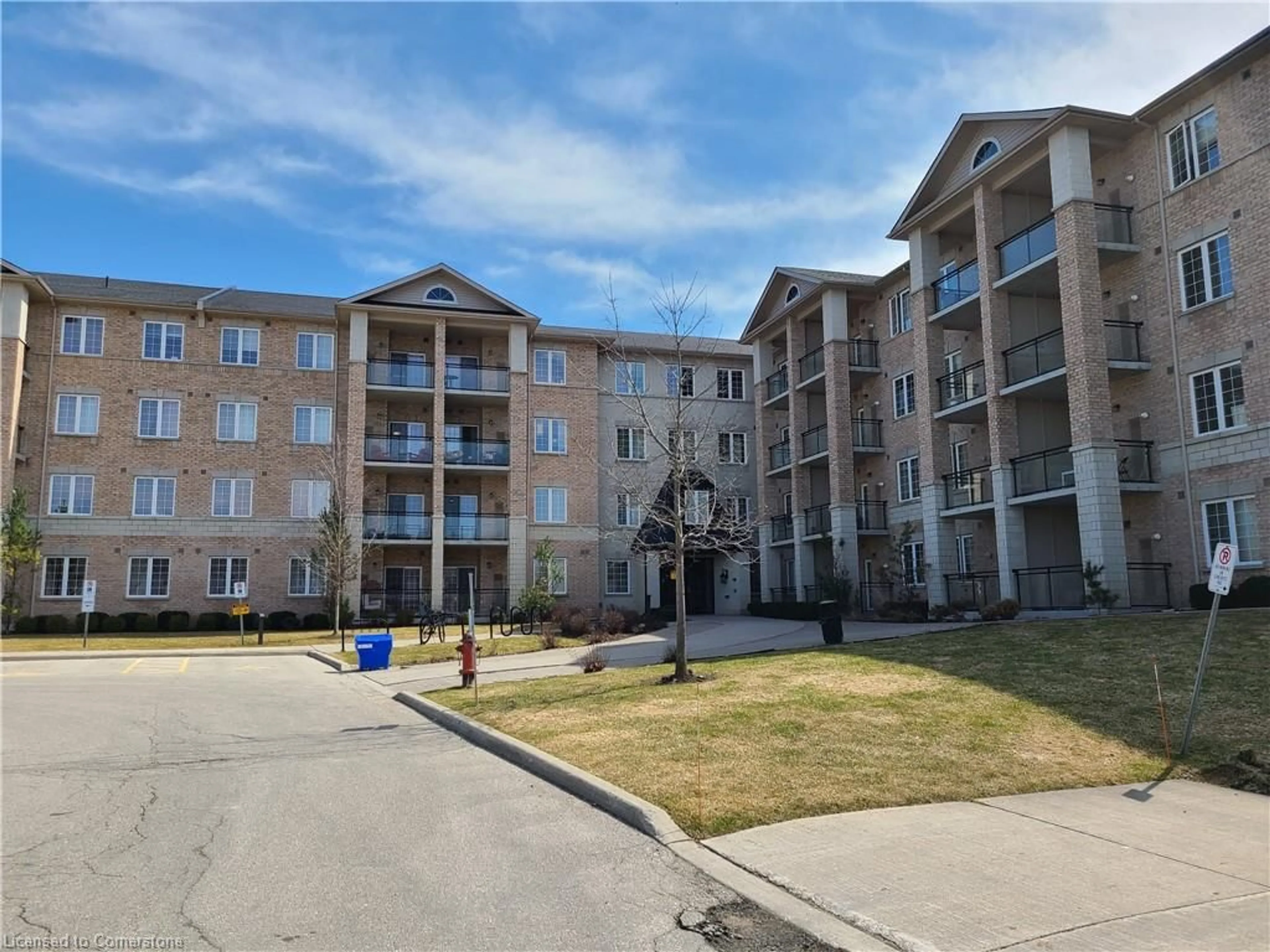 A pic from outside/outdoor area/front of a property/back of a property/a pic from drone, building for 1077 Gordon St #323, Guelph Ontario N1G 0E3