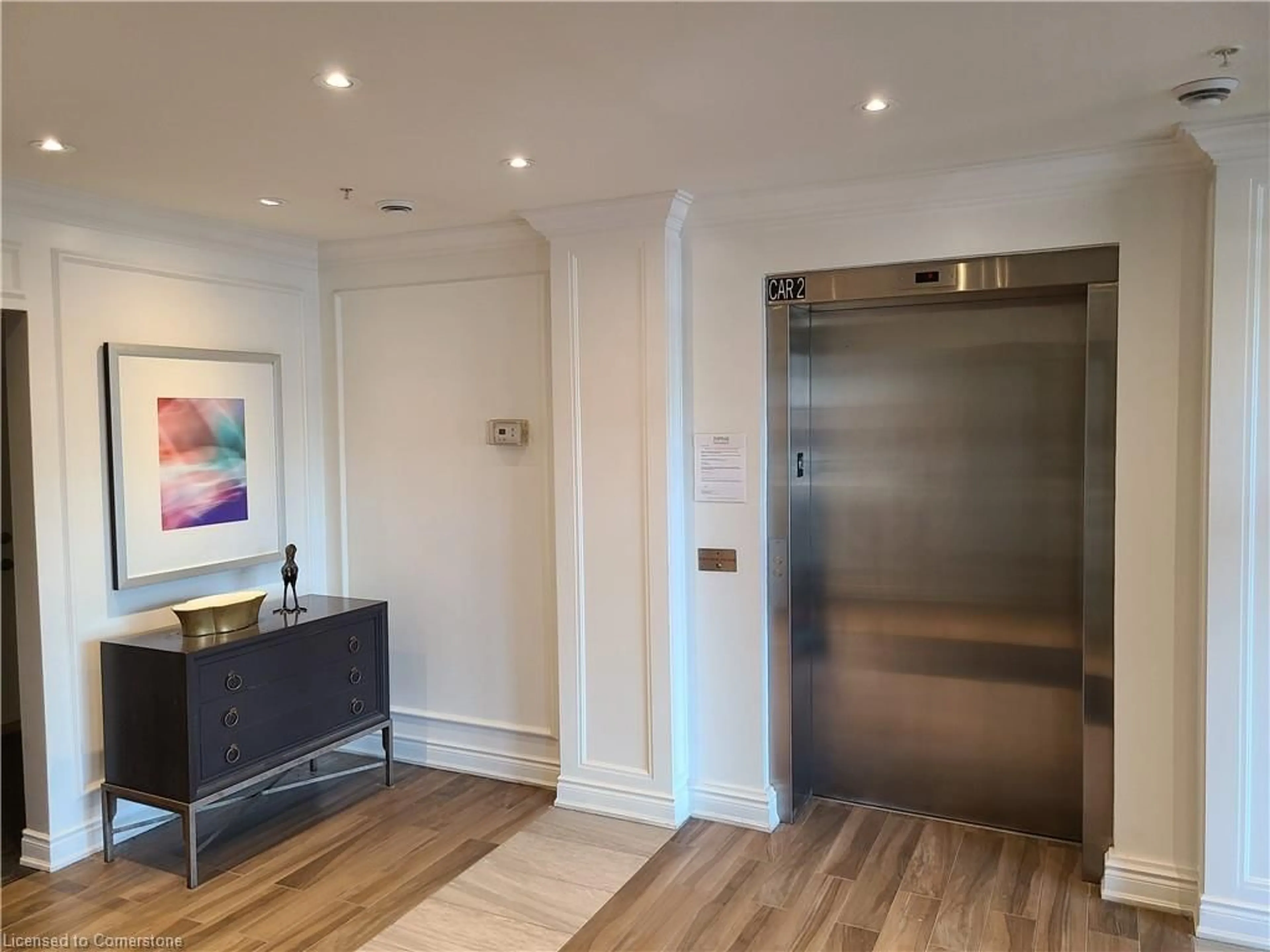 Indoor foyer for 1077 Gordon St #323, Guelph Ontario N1G 0E3