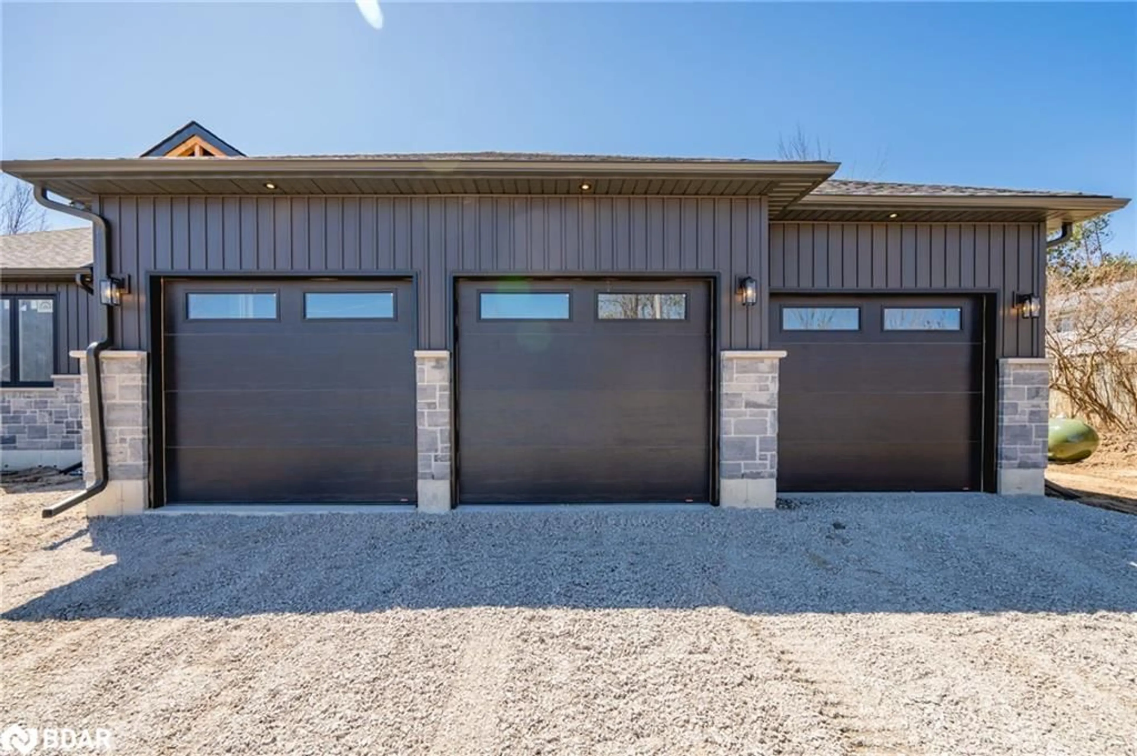 Indoor garage for 4552 5th Line North Line, Oro-Medonte Ontario L0L 1V0