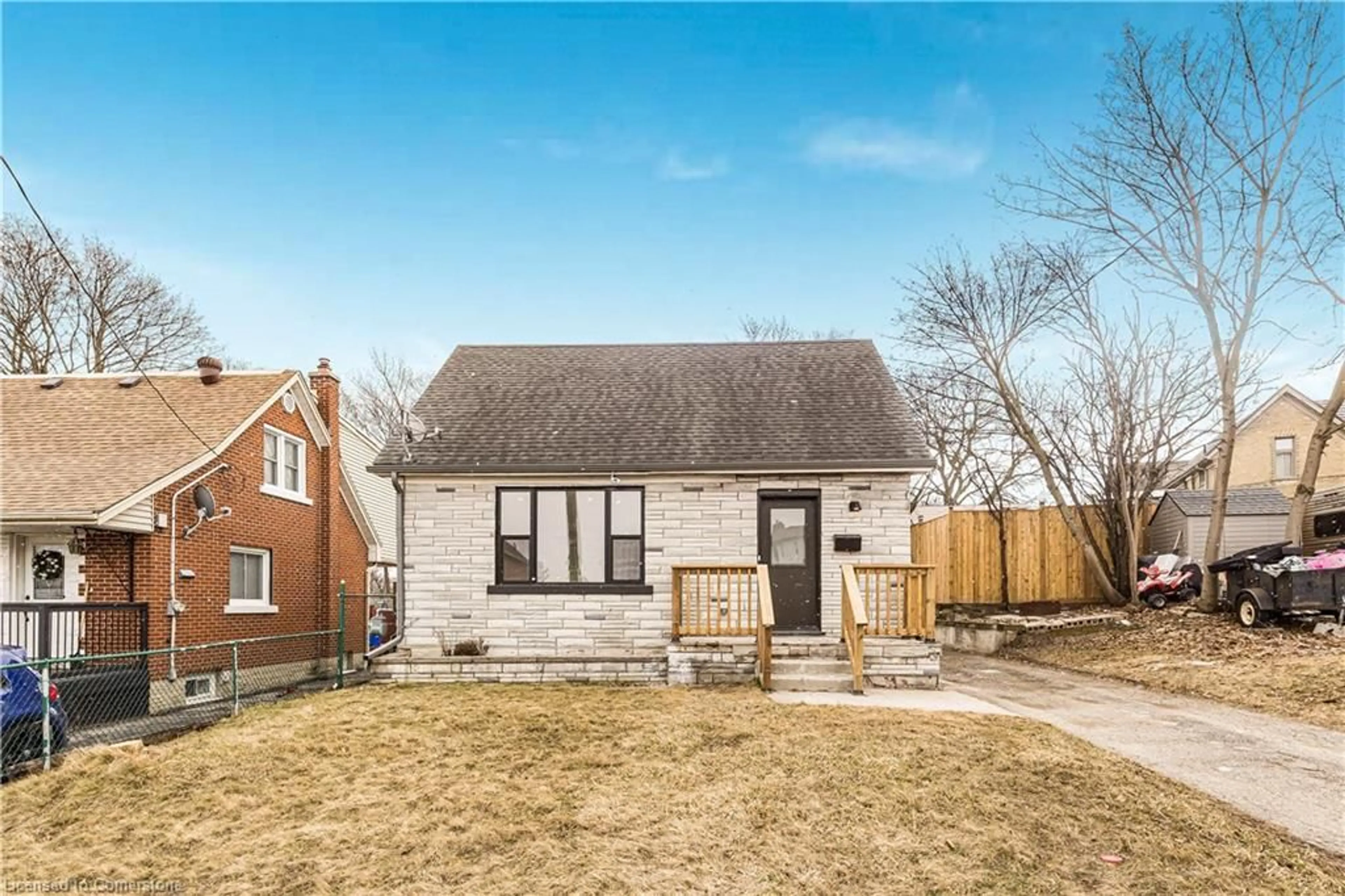 Home with brick exterior material, street for 761 Guelph St, Kitchener Ontario N2H 5Z2