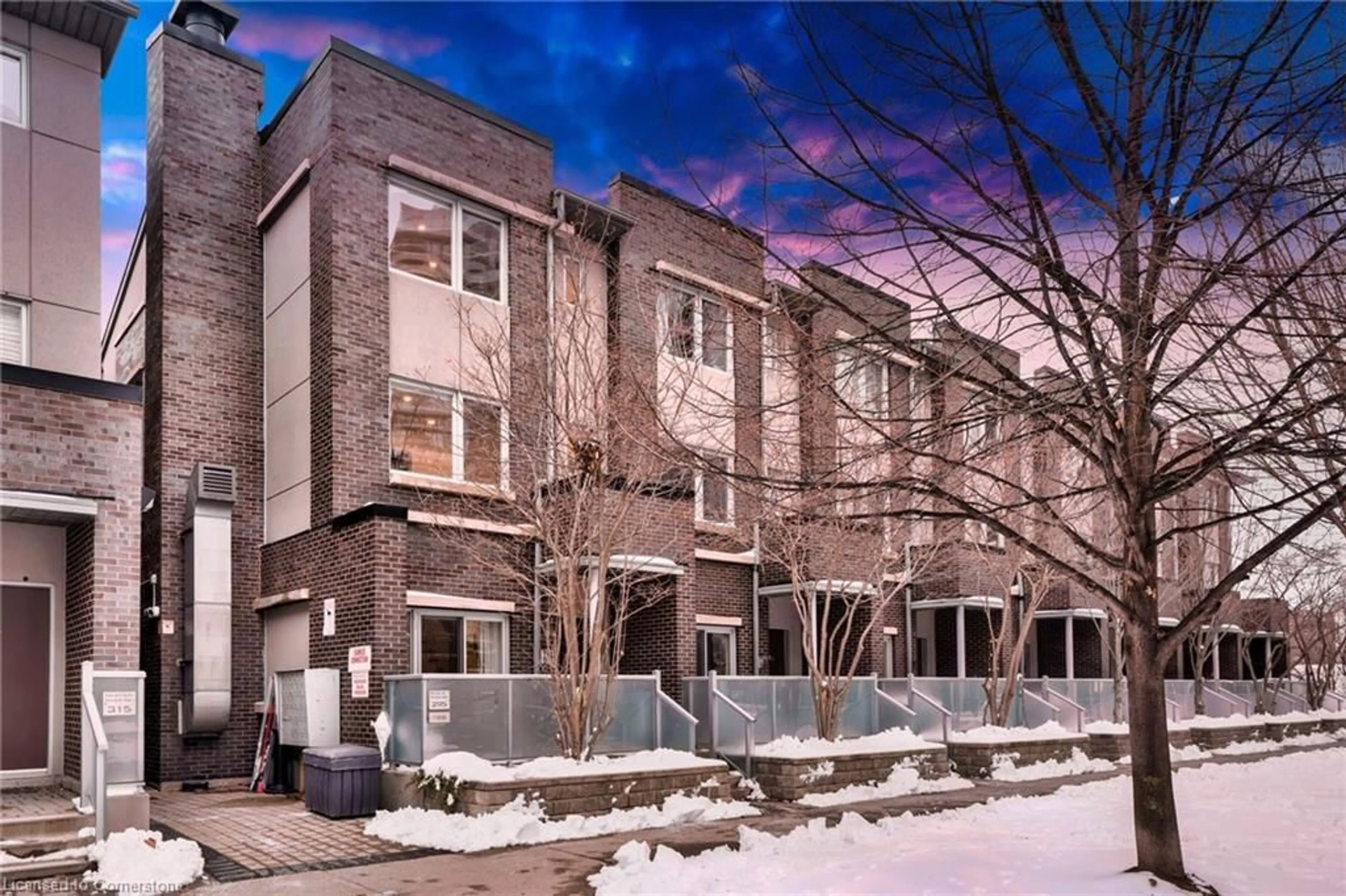 Patio, street for 295 Village Green Sq #TH55, Toronto Ontario M1S 0L2