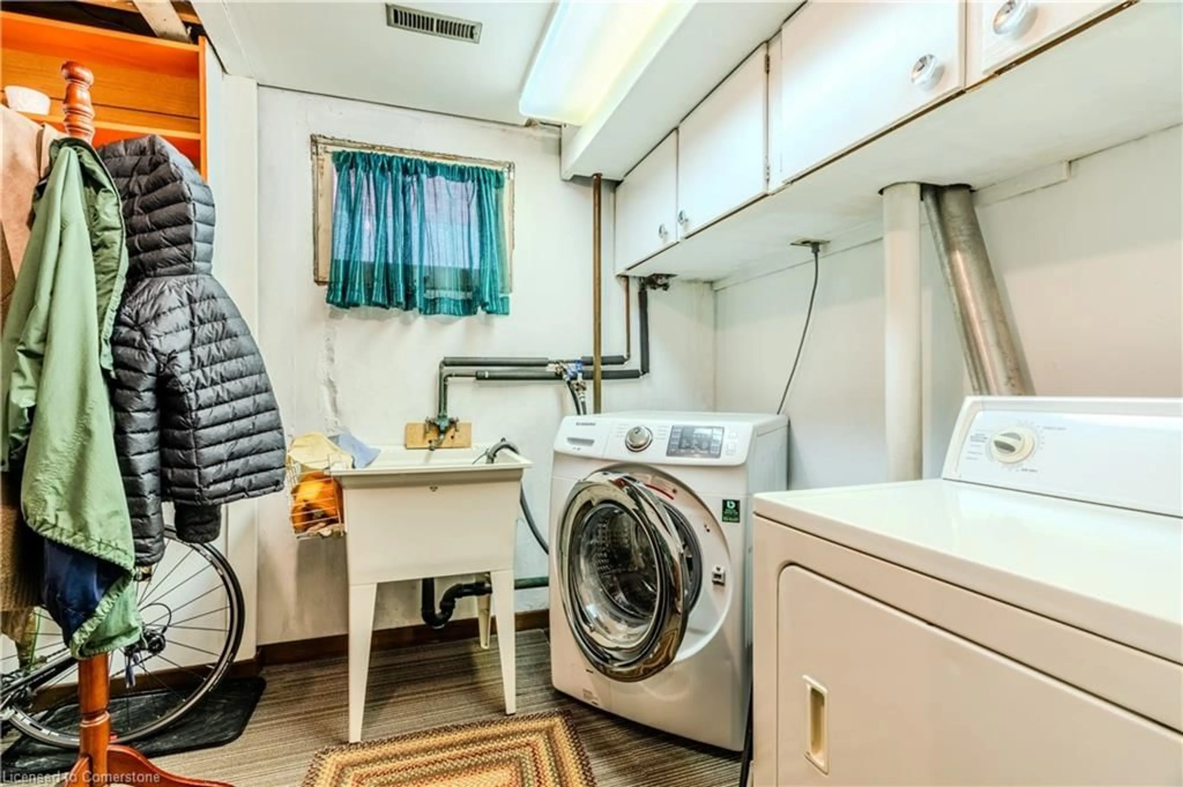 Laundry room for 4411 Longmoor Dr, Burlington Ontario L7L 1X8