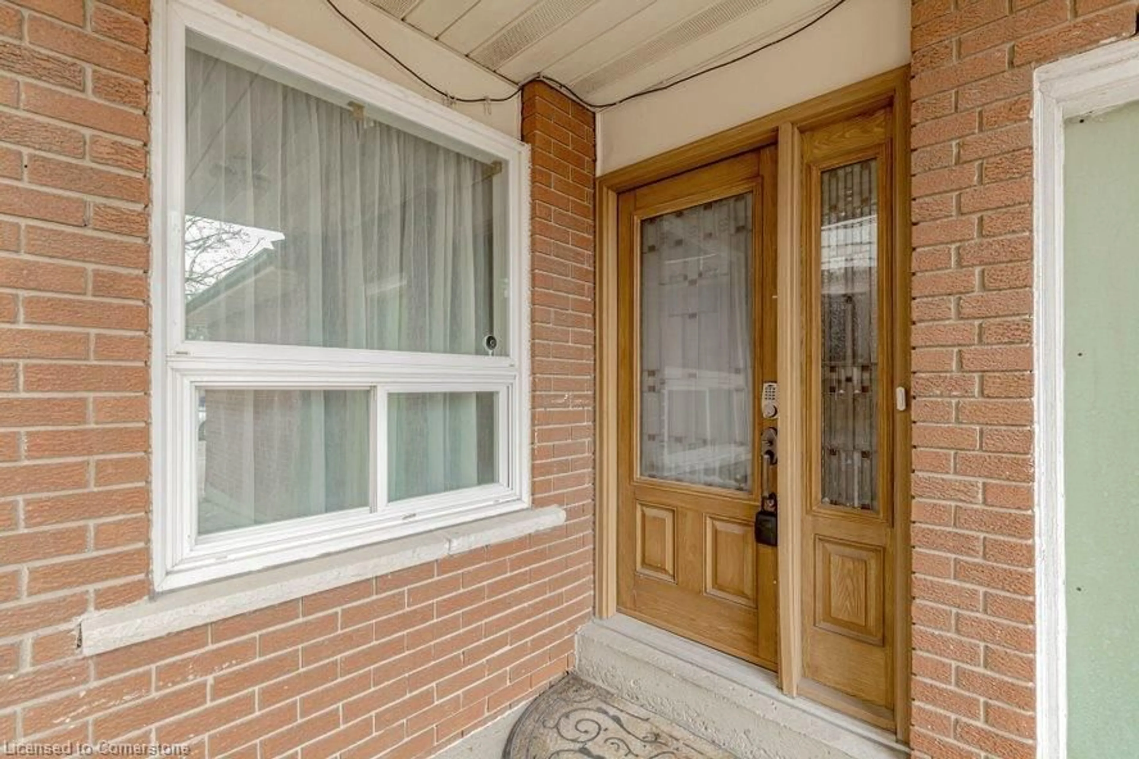 Indoor entryway for 4231 Sugar Bush Rd, Mississauga Ontario L5B 2X5