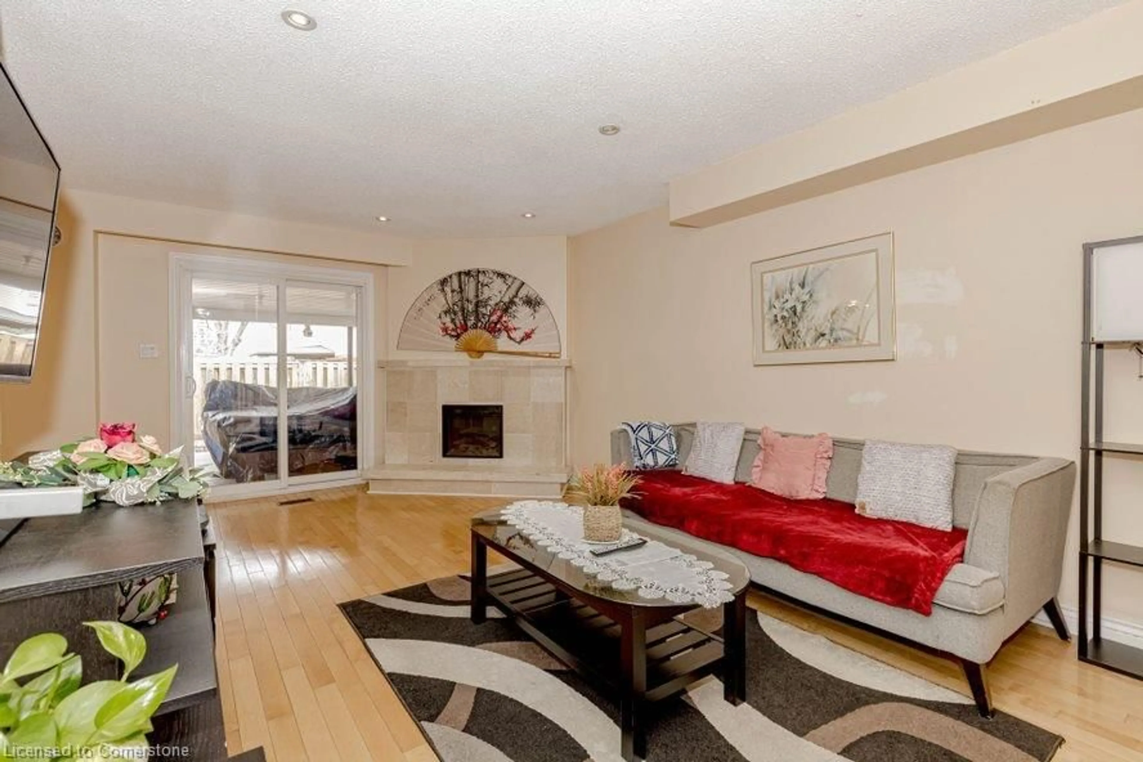 Living room with furniture, unknown for 4231 Sugar Bush Rd, Mississauga Ontario L5B 2X5