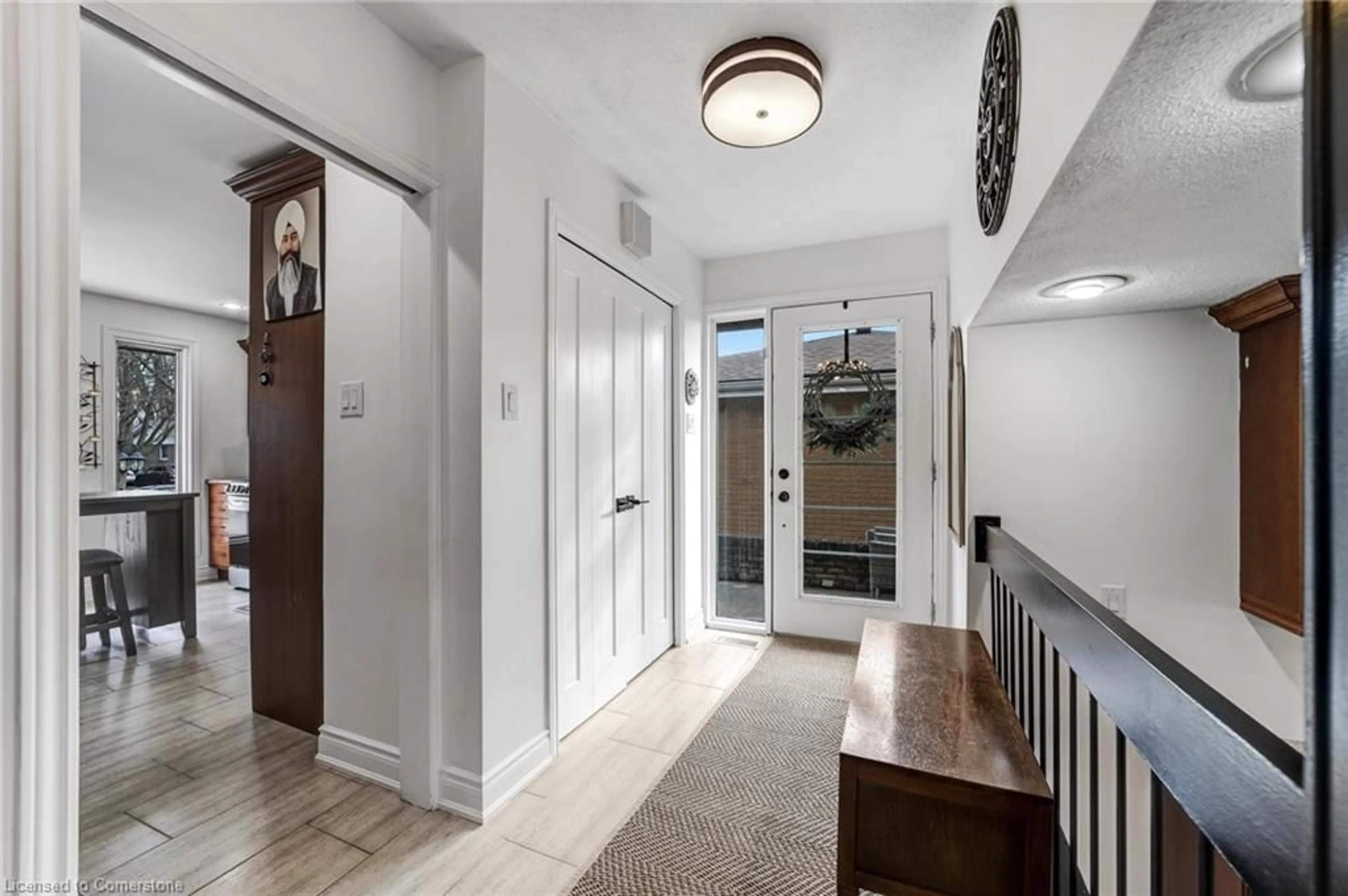 Indoor entryway for 53 Winding Way, Brantford Ontario N3R 3S4