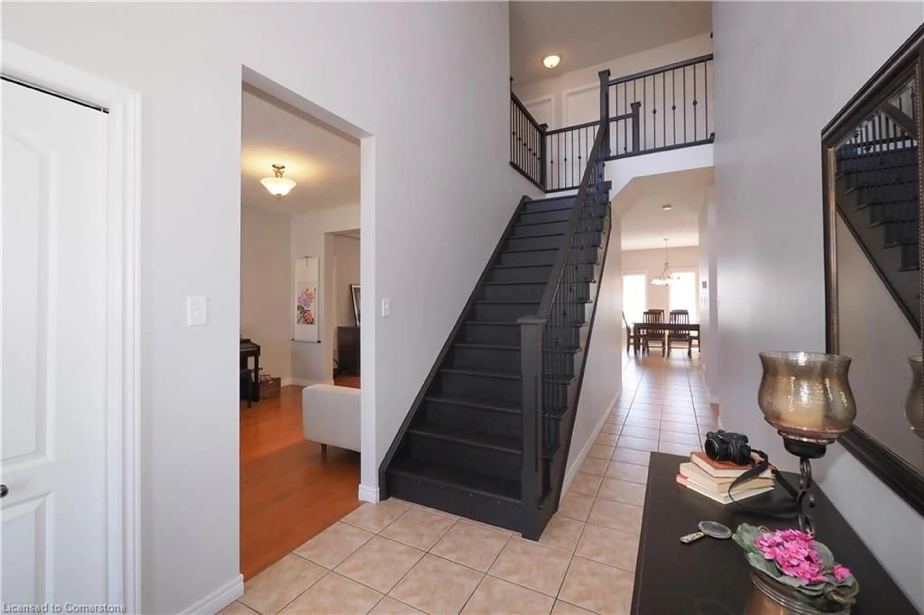 Indoor foyer for 15 Treeview Dr, St. Jacobs Ontario N0B 2N0