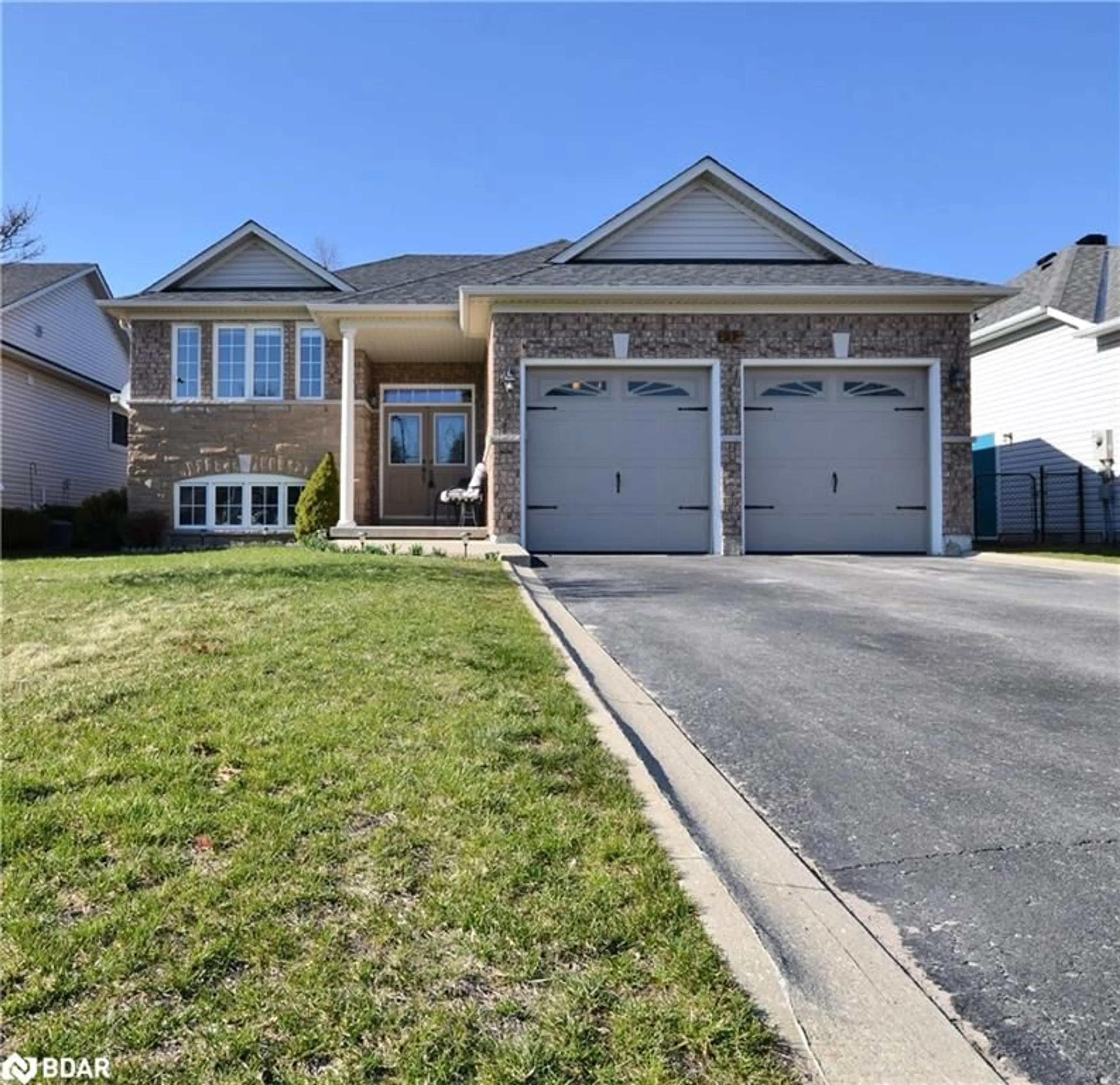 Home with brick exterior material, street for 21 Red Pine Cres, Wasaga Beach Ontario L9Z 3B3
