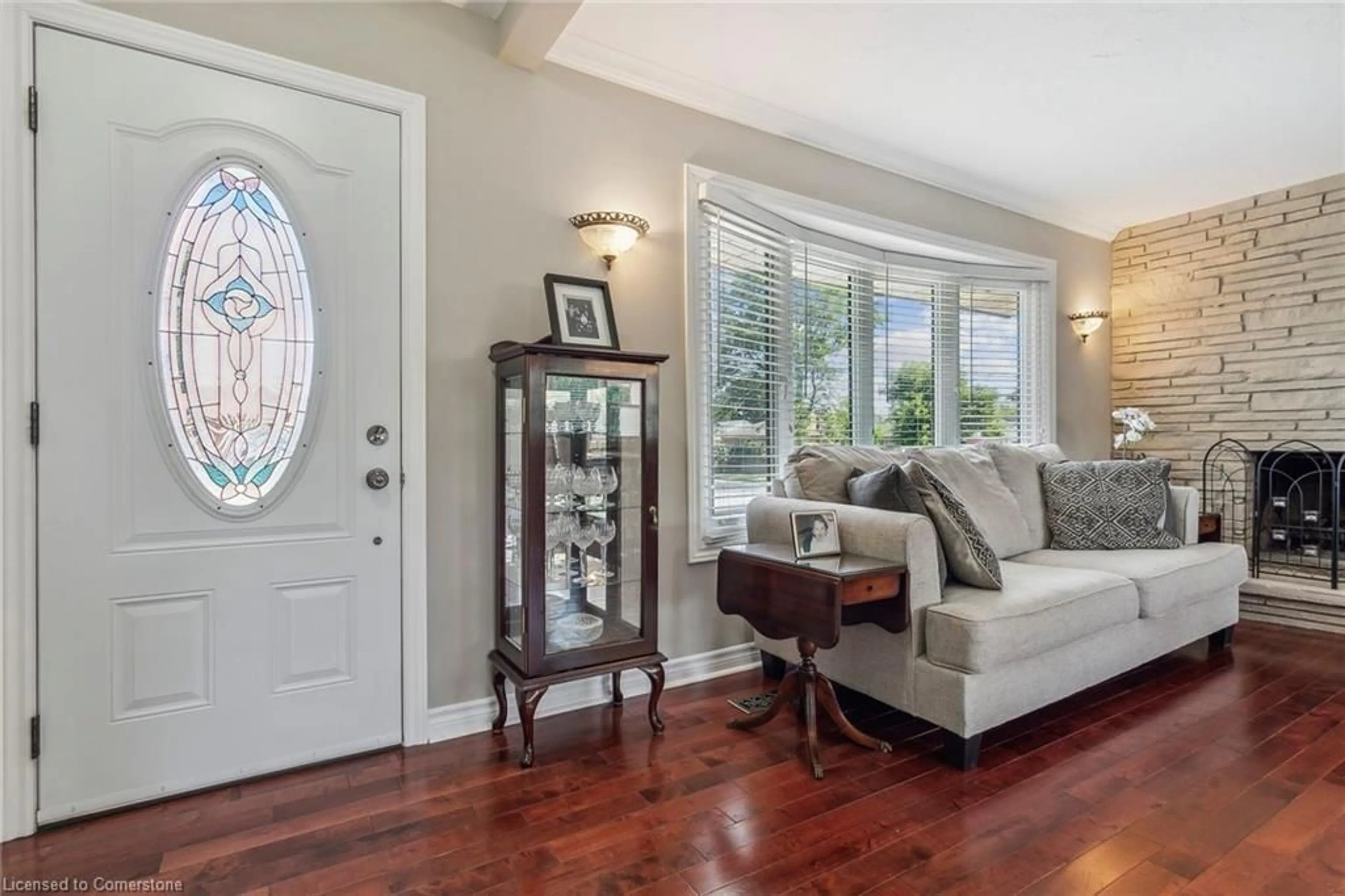 Indoor entryway for 148 Boxley Rd, Burlington Ontario L7L 4S1