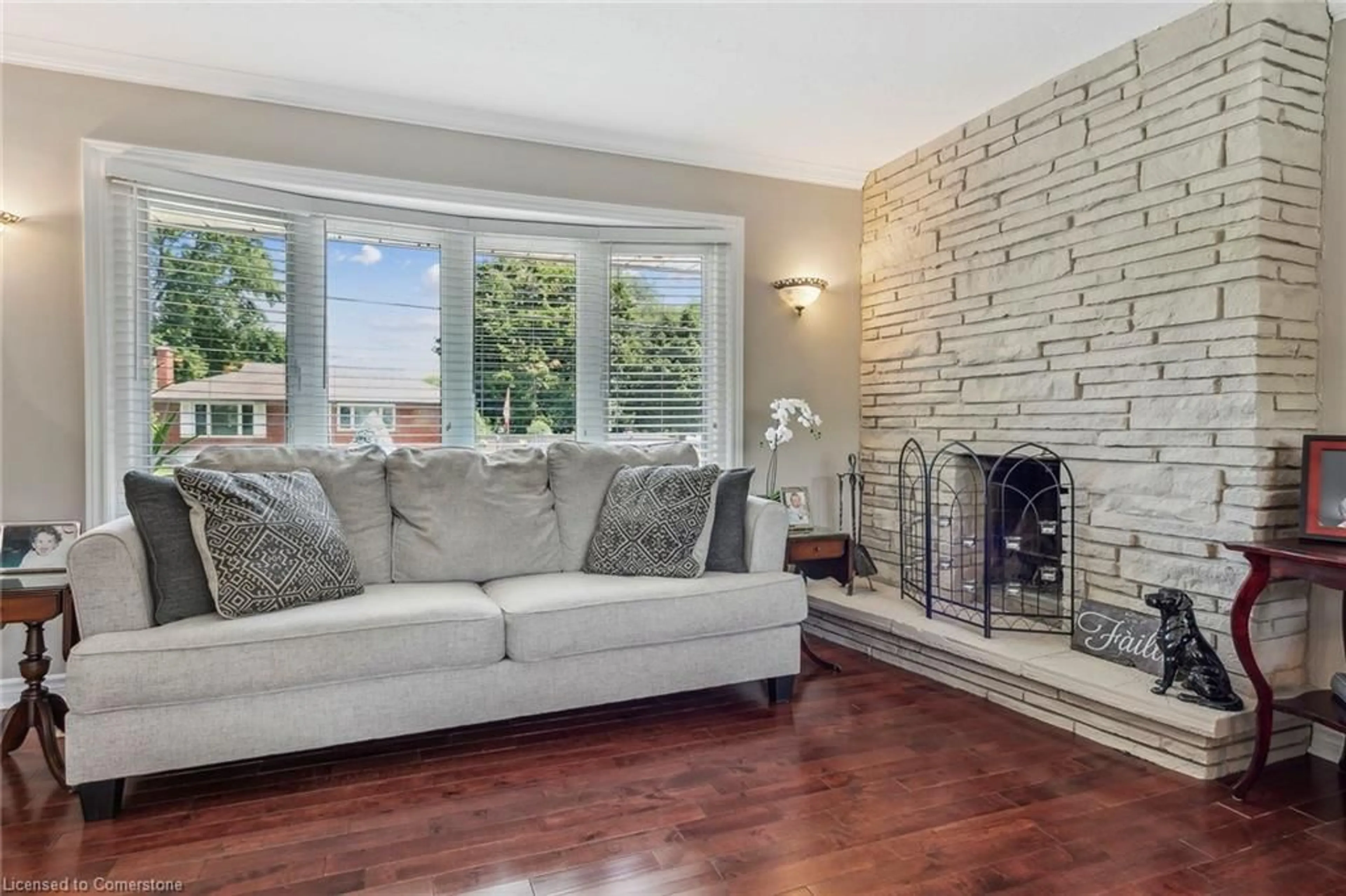 Living room with furniture, unknown for 148 Boxley Rd, Burlington Ontario L7L 4S1