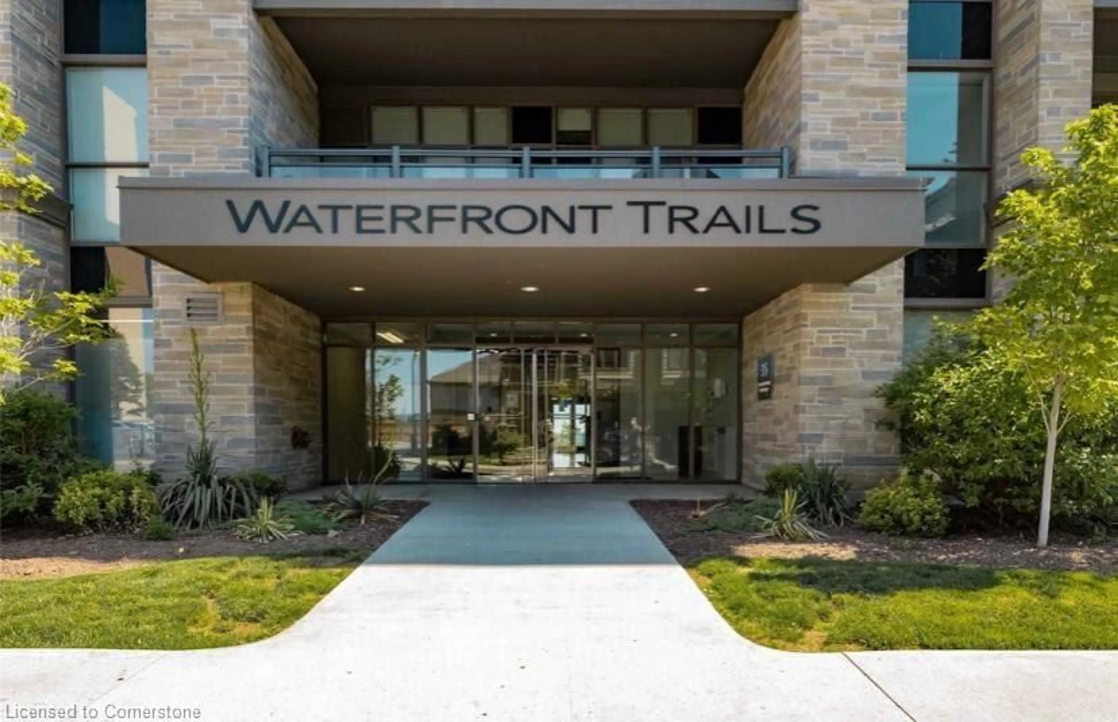 Indoor foyer for 35 Southshore Crescent #123, Hamilton Ontario L8E 3W6