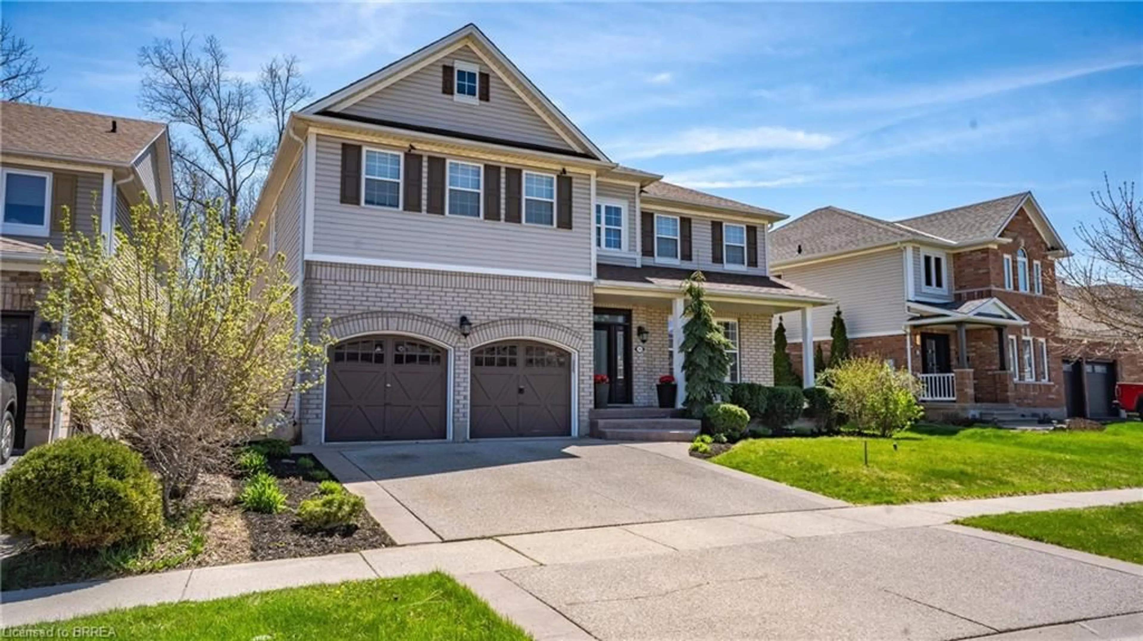 Home with vinyl exterior material, street for 35 Hunter Way, Brantford Ontario N3T 6S3