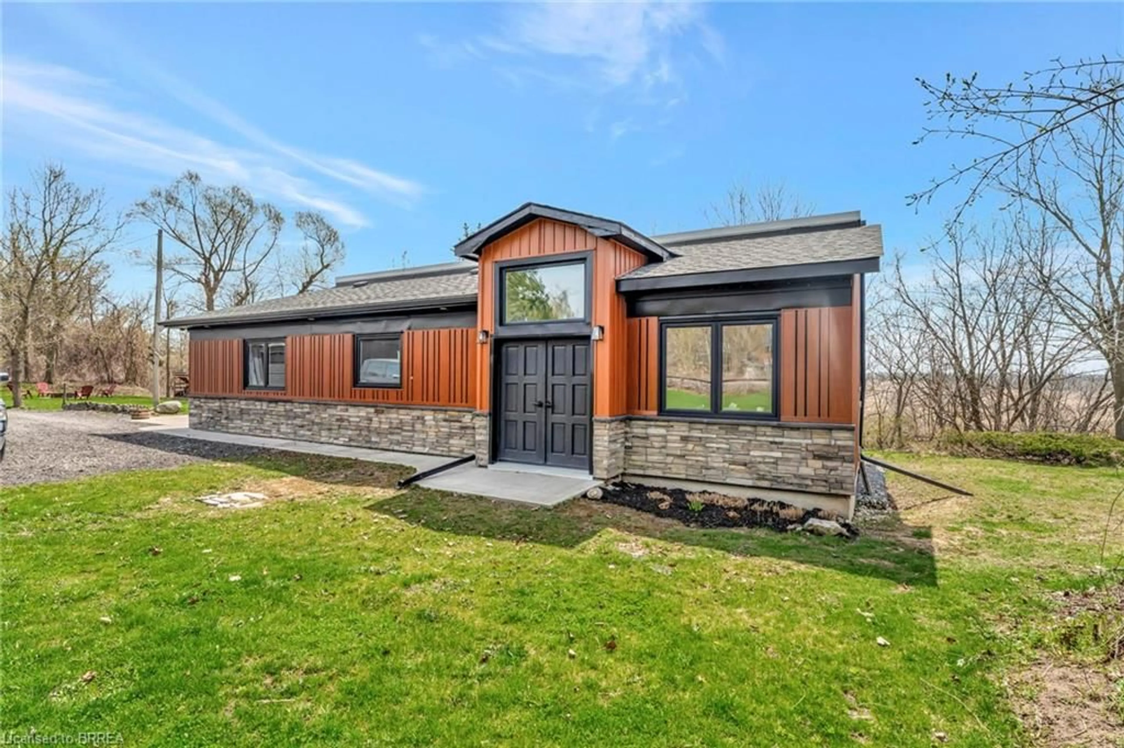 Home with brick exterior material, building for 1 Old Onondaga Rd, Brantford Ontario N3T 5L9