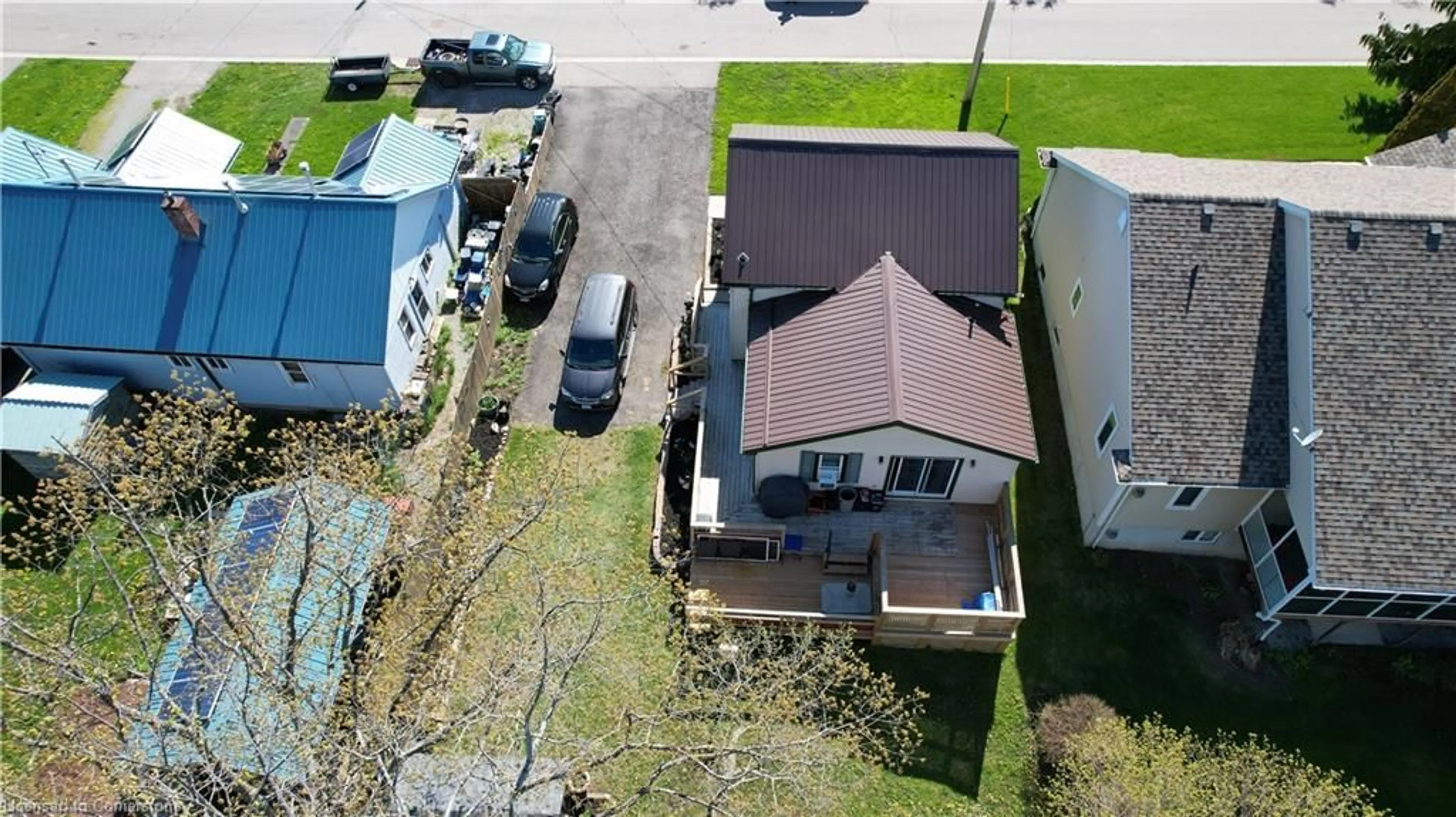 A pic from outside/outdoor area/front of a property/back of a property/a pic from drone, building for 12 Grave St, Port Rowan Ontario N0E 1M0