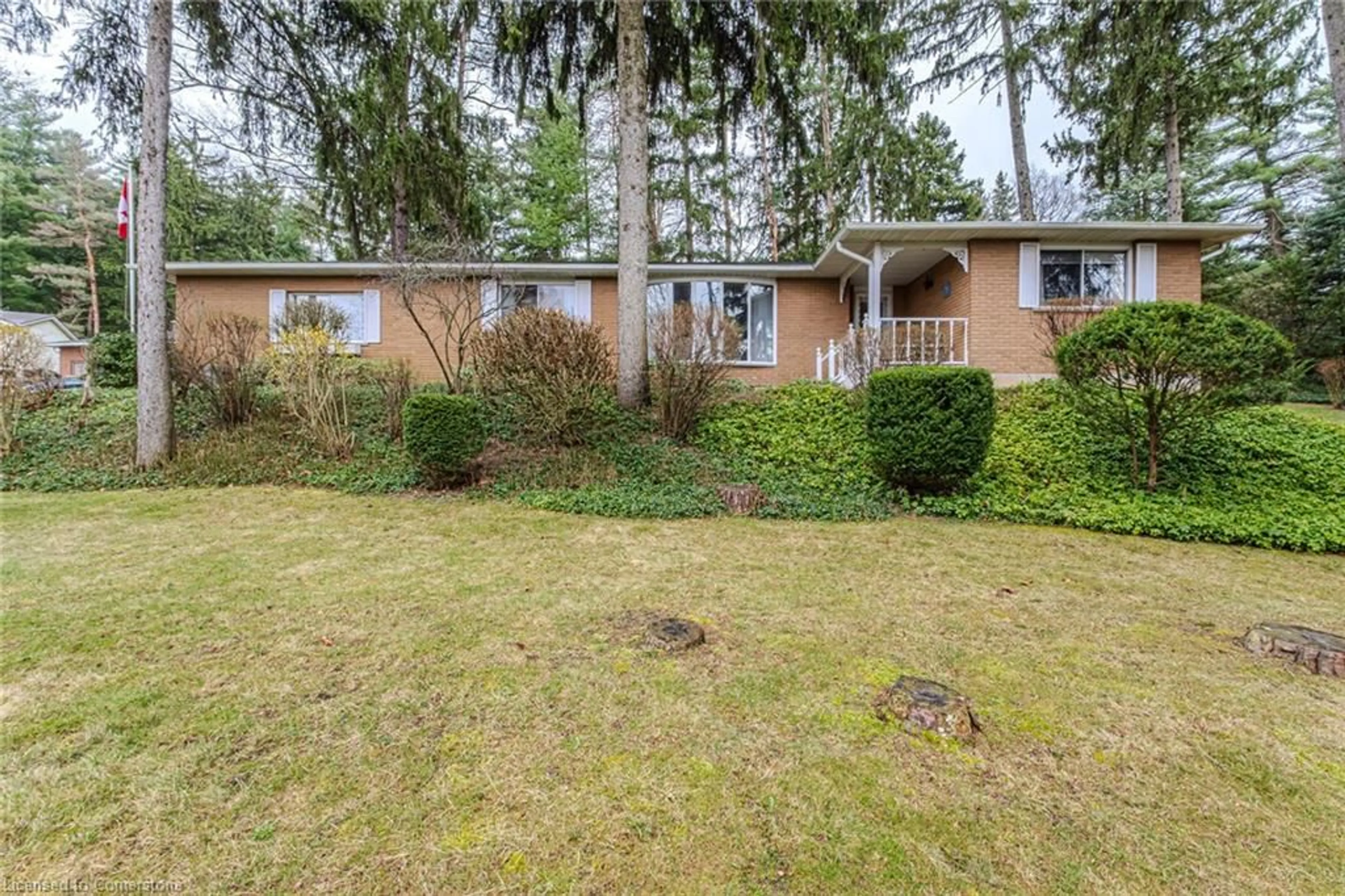 A pic from outside/outdoor area/front of a property/back of a property/a pic from drone, unknown for 8 Glenda St, Simcoe Ontario N3Y 4T3