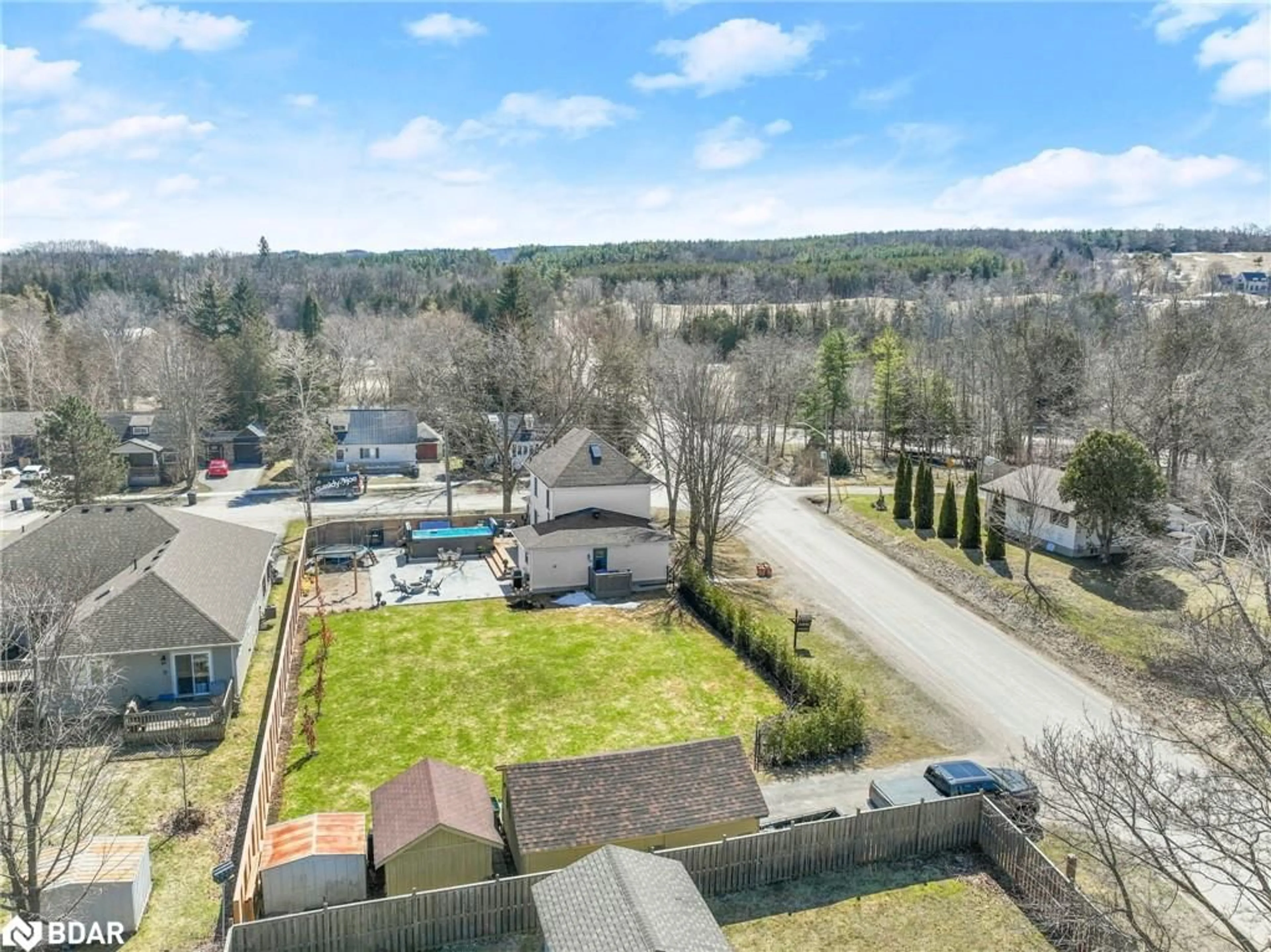 A pic from outside/outdoor area/front of a property/back of a property/a pic from drone, unknown for 26 Edward St St, Creemore Ontario L0M 1G0