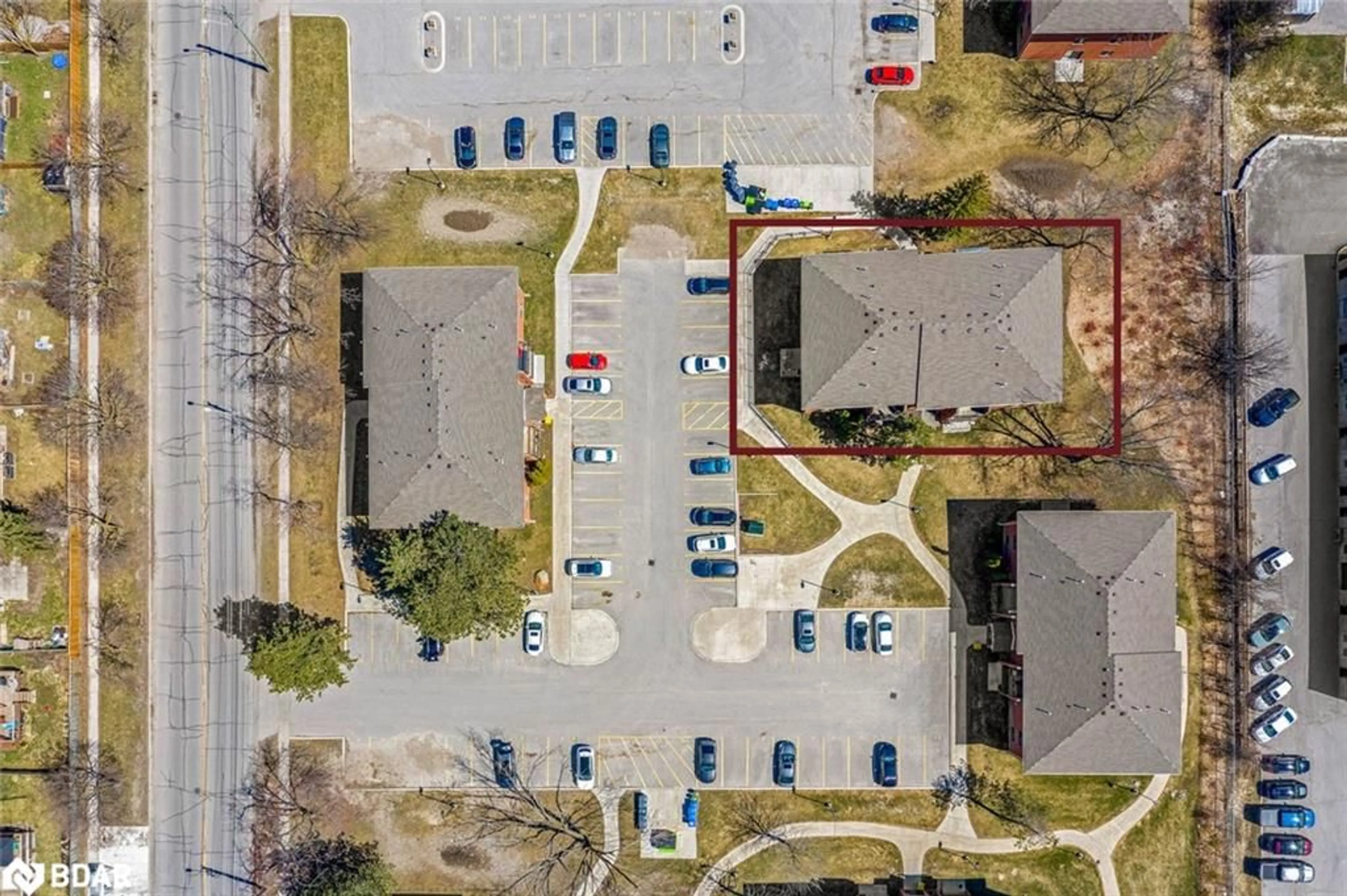 A pic from outside/outdoor area/front of a property/back of a property/a pic from drone, street for 167 Edgehill Dr #E5, Barrie Ontario L4N 1L9