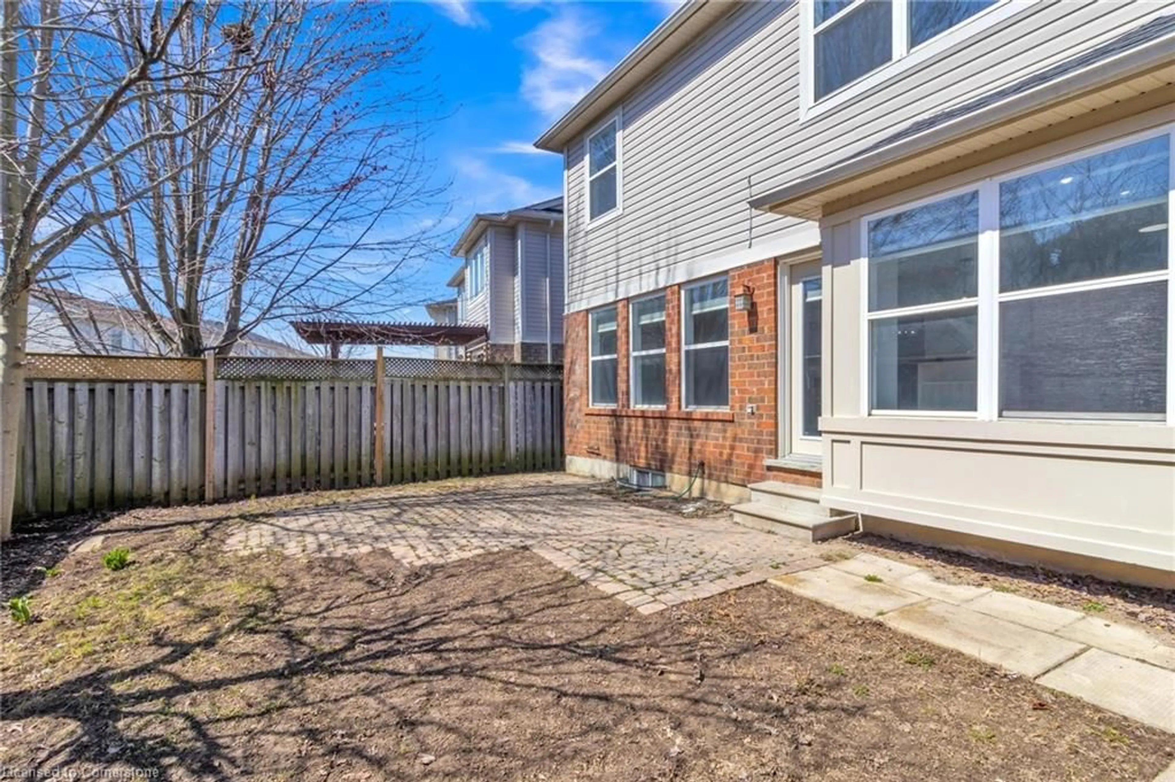 Patio, street for 161 Coulthard Blvd, Cambridge Ontario N1T 2J5