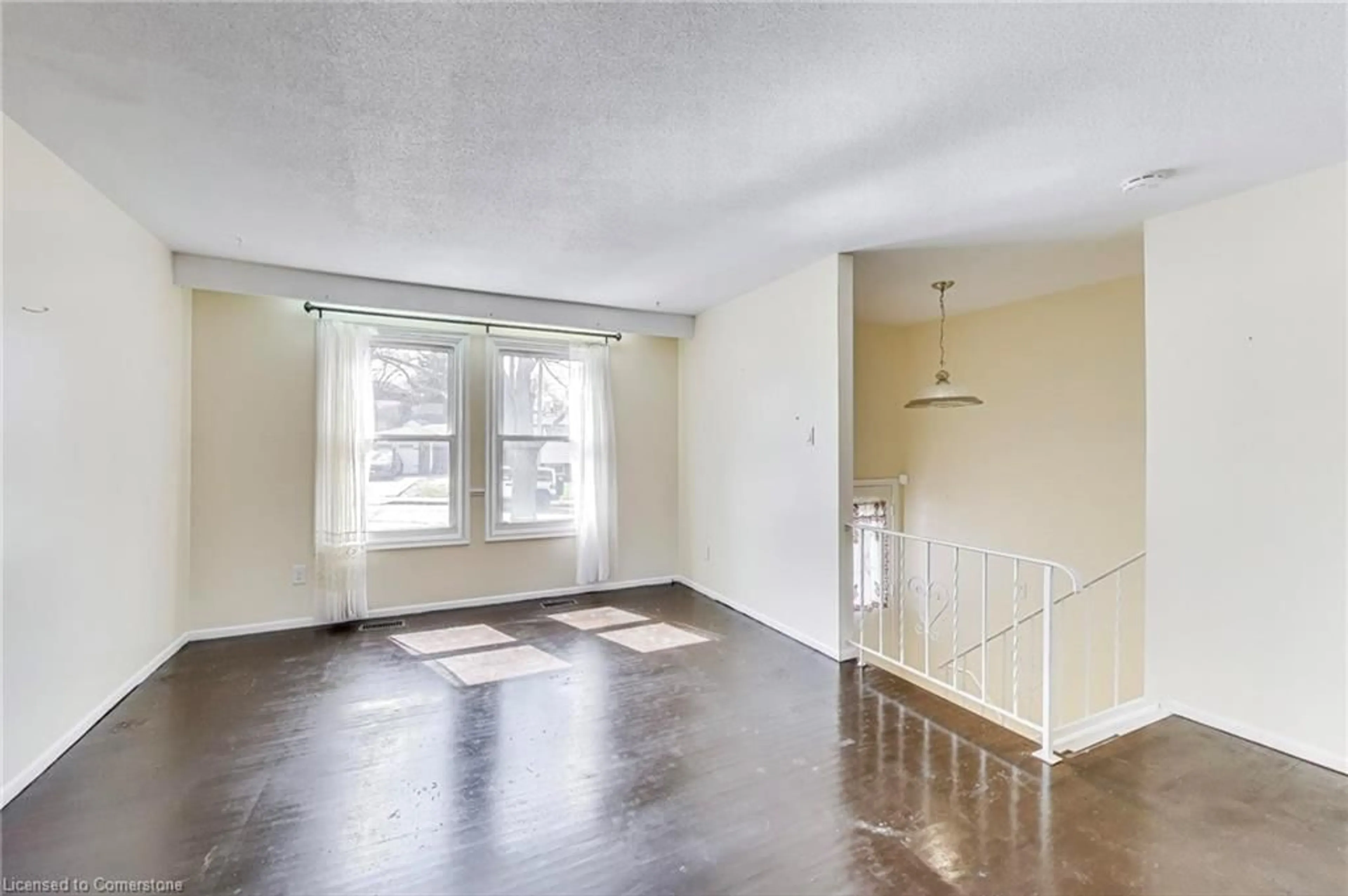 A pic of a room for 72 Glenvale Dr, Hamilton Ontario L9C 2X6