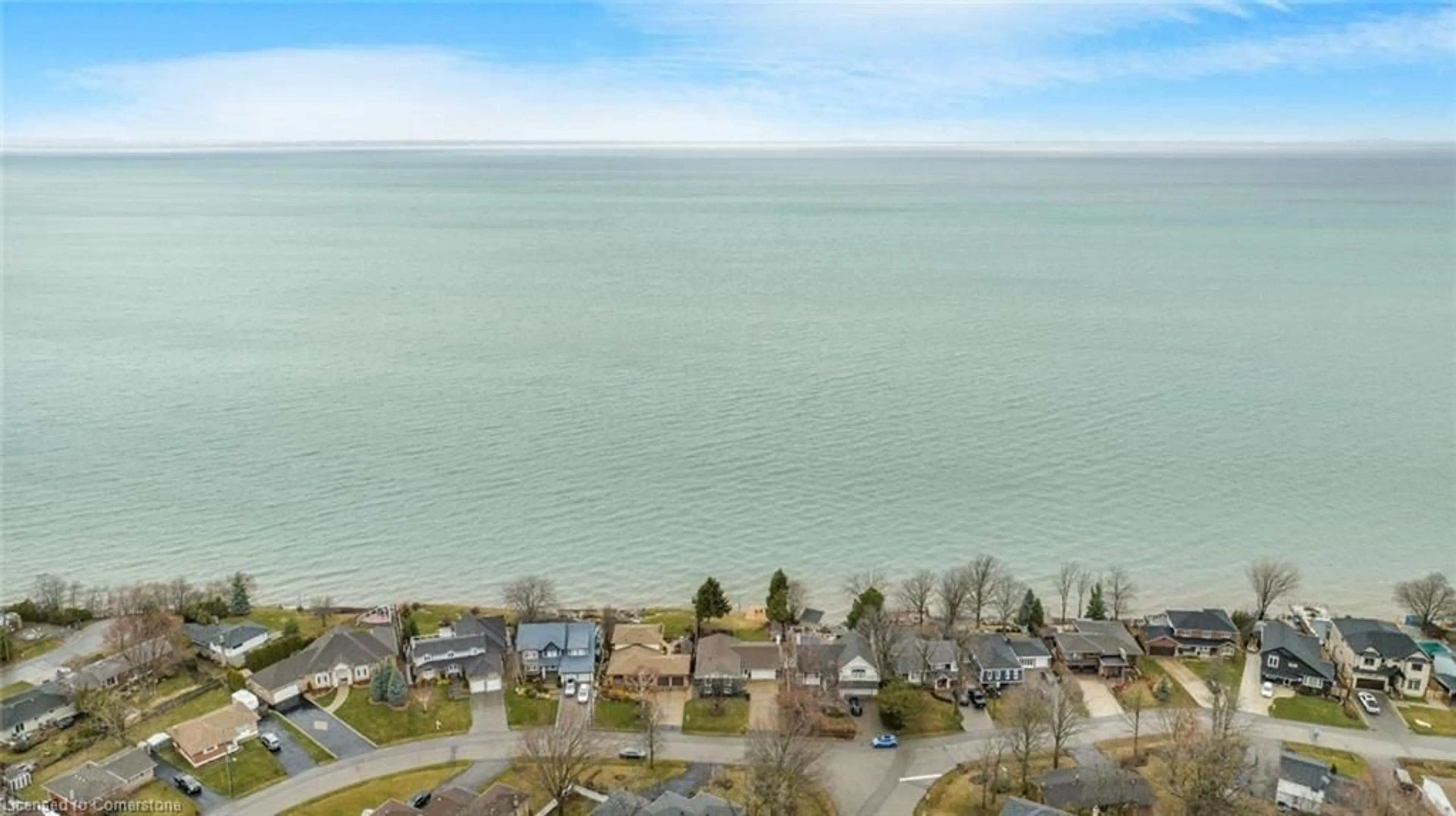 A pic from outside/outdoor area/front of a property/back of a property/a pic from drone, water/lake/river/ocean view for 138 Lakeside Dr, Grimsby Ontario L3M 2L5
