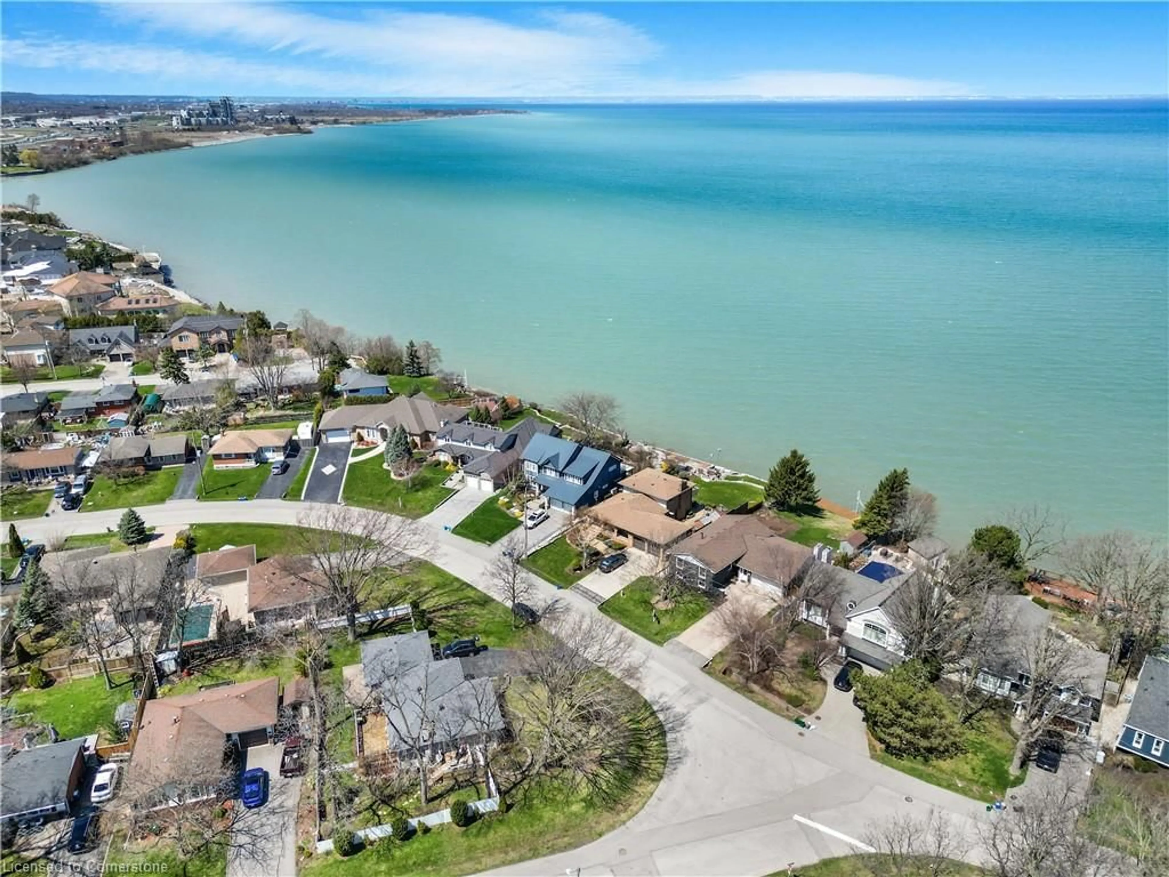 A pic from outside/outdoor area/front of a property/back of a property/a pic from drone, water/lake/river/ocean view for 138 Lakeside Dr, Grimsby Ontario L3M 2L5