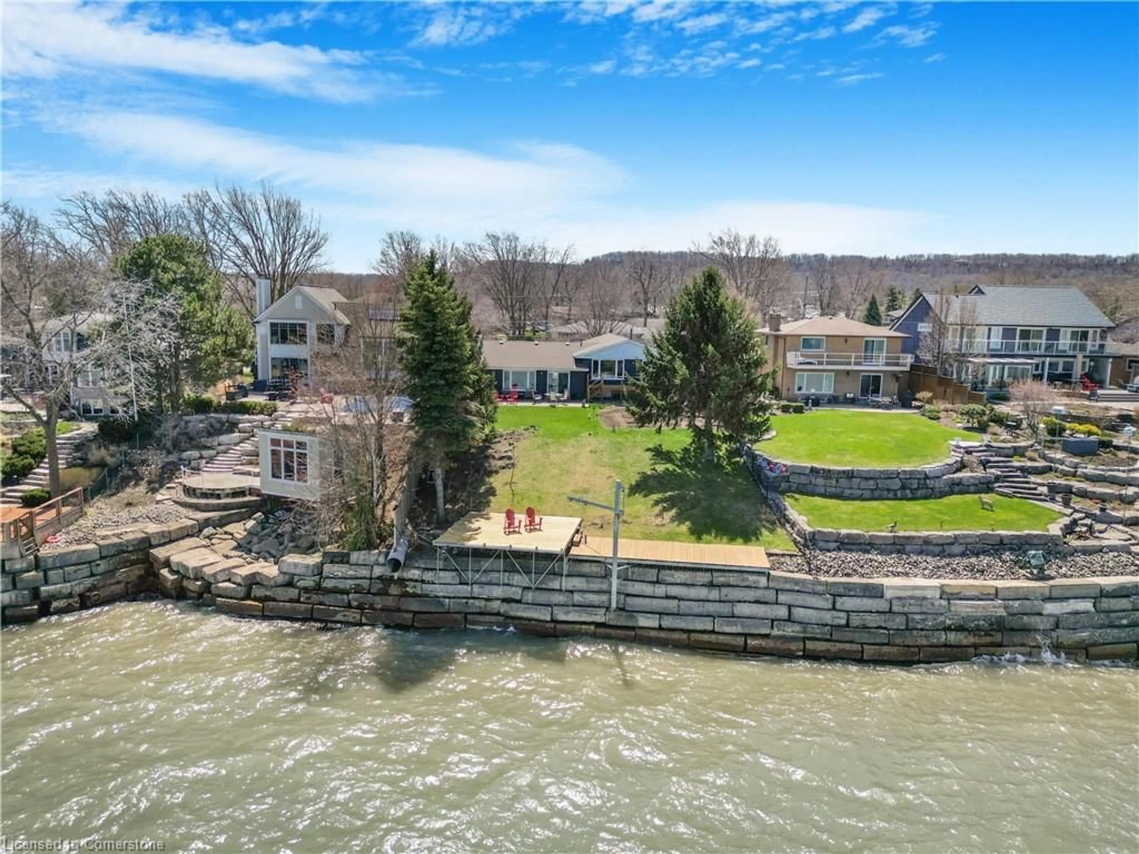 A pic from outside/outdoor area/front of a property/back of a property/a pic from drone, water/lake/river/ocean view for 138 Lakeside Dr, Grimsby Ontario L3M 2L5