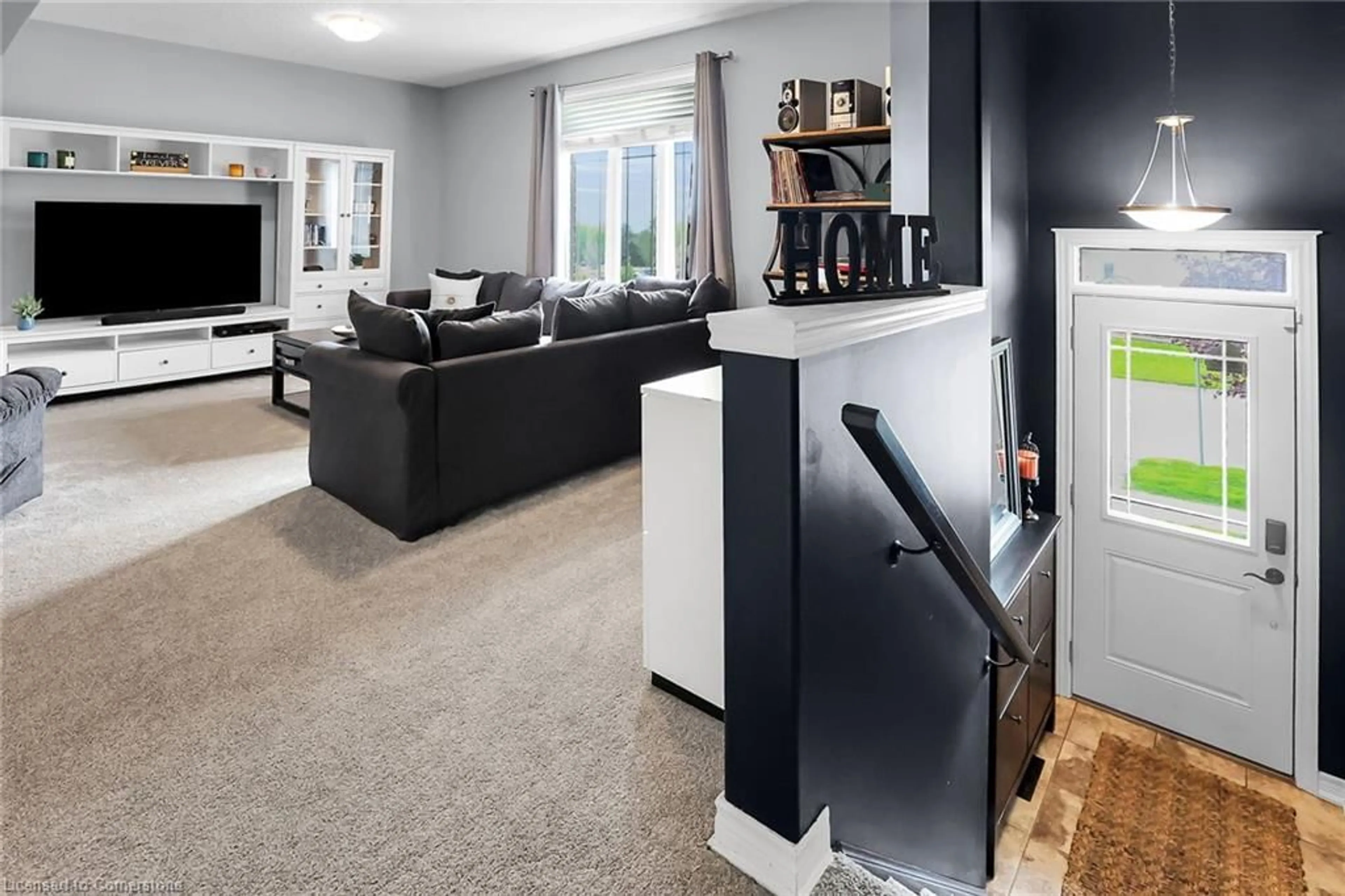 Living room with furniture, unknown for 4098 Cassandra Dr, Beamsville Ontario L3J 0M5